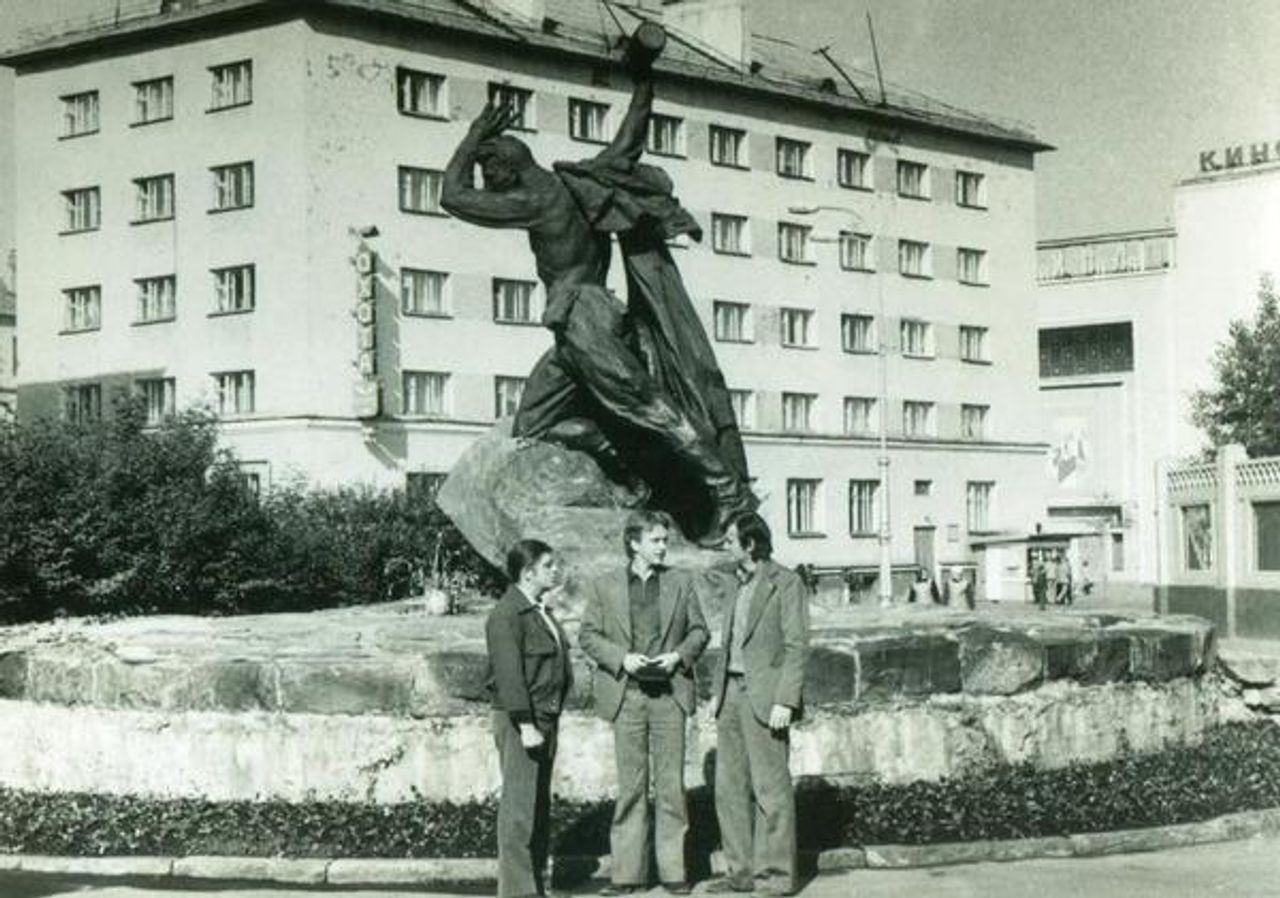 <p>Z głębokim żalem zawiadamiamy,<br />że dnia 21 grudnia 2016 r. odszedł od nas Mąż i Ojciec<br />Ś+P<br />mgr inż. Jan Jarosik<br />Msza święta żałobna odprawiona zostanie<br />30 grudnia 2016 r. o godzinie 11.00 w kościele<br />św. Antoniego przy ulicy Ludowej w Pile.<br />Pogrzeb odbędzie się tego samego dnia o godzinie 12.00<br />na Cmentarzu Komunalnym w Pile przy ulicy Motylewskiej.<br />Prosimy o nieskładanie kondolencji.<br />Żona i Syn</p>