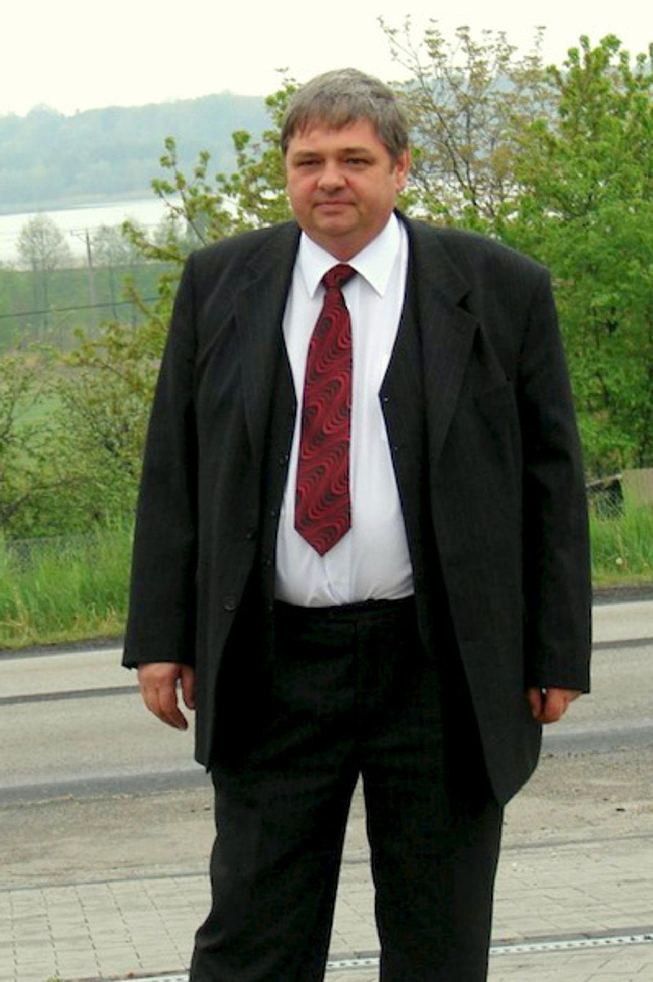 <p><em>"Ludzie, których kochamy,</em><br /><em>zostają na zawsze,</em><br /><em>bo zostawili ślady w naszych sercach"</em></p>
<p>Serdeczne podziękowania<br />Rodzinie, Przyjaciołom, Pracownikom,<br />Kontrahentom, Sąsiadom, Delegacjom,<br />Księżom i Lekarzom<br />oraz wszystkim , którzy łącząc się z nami w bólu,<br />uczestniczyli w uroczystości pogrzebowej naszego ukochanego Męża, Ojca i Dziadka</p>
<h4>śp<br />Andrzeja Skrobol</h4>
<p>składają<br />pogrążeni w bezgranicznym smutku Żona i Córki z rodzinami</p>
