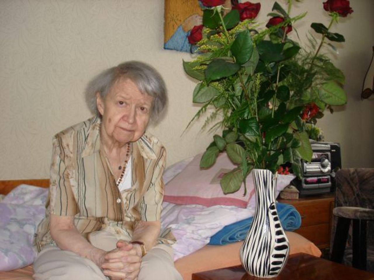 <p>Nie umiera ten, kto trwa w pamięci żywych<br />Odeszłaś w bólu, lecz spokojnie. Pięknie żyłaś i zawsze nas prowadziłaś. Dziś wiemy, że nie jesteśmy sami i na zawsze będziemy przez Ciebie kochani.<br />Pogrążeni w głębokim smutku zawiadamiamy, że dnia 29 marca 2010 r. odeszła od nas kochana Żona, Matka, Babcia i Prababcia<br />śp.<br />Barbara Czaplewska<br />lat 89<br />Wyprowadzenie Zmarłej dnia 8 kwietnia 2010 r., czwartek o godz. 11.30 z kaplicy cmentarnej do kościoła pod wezwaniem św. Mikołaja w Gniewie, po mszy świętej odbędzie się pogrzeb na cmentarzu parafialnym w Gniewie.<br />Różaniec dnia 8 kwietnia 2010 r. o godz. 10.50.<br />O czym zawiadamiają pogrążeni w smutku<br />mąż z córką Aliną</p>
