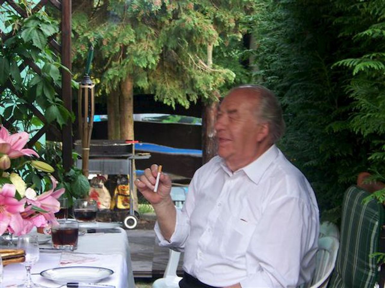 <p>Z głębokim żalem zawiadamiamy, że dnia 25 maja 2011 roku<br />odszedł od nas po ciężkiej chorobie nasz kochany Mąż, Ojciec, Dziadek<br />i Pradziadek<br />ś + p<br />Marian Pokrzycki<br />lat 82<br />artysta Teatru Muzycznego w Poznaniu,<br />prezes koła ZASP artystów seniorów Operetki Poznańskiej.<br />Uhonorowany odznaką Zasłużonego dla miasta Poznania.<br />Msza św. pogrzebowa odprawiona zostanie w poniedziałek, 30 maja br.<br />o godzinie 8.45 w kościele pw. św. Jana Kantego przy ulicy Grunwaldzkiej.<br />Pogrzeb odbędzie się 30.5.2011 r. o godzinie 11.10 na cmentarzu junikowskim.<br />Pogrążona w smutku<br />żona z rodziną</p>