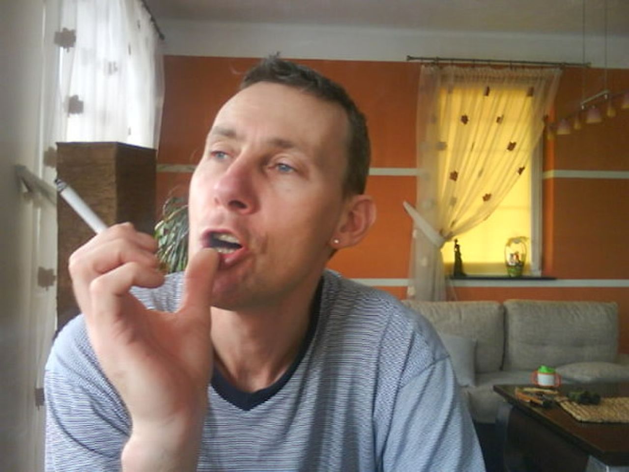 <p>Z głębokim żalem zawiadamiamy, że w dniu 30.06.2013 r. zginął śmiercią tragiczną nasz kochany Syn</p>
<h4>śp. JANUSZ TUCHOLSKI</h4>
<p>lat 43</p>
<p>Pogrzeb odbędzie się w sobotę w dniu 6.07.2013 r. o godz. 12.00 na cmentarzu w Trzciance.</p>
<p>W smutku pogrążeni Rodzice i Brat Zbigniew z Kasią</p>