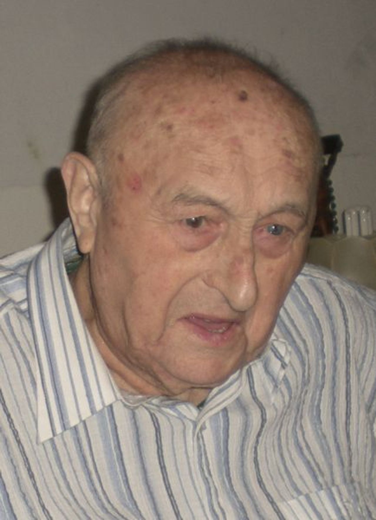 <p>Z ogromnym żalem zawiadamiamy, że 29 grudnia 2009 roku, w wieku 87 lat, odszedł od nas śp. WŁADYSŁAW KUKANOW Pogrzeb odbędzie się w sobotę, 2 stycznia 2010 roku o godzinie 13.15 na cmentarzu komunalnym przy ulicy Żwirowej w Gorzowie Wlkp. Nabożeństwo żałobne odprawione zostanie w dniu pogrzebu o godzinie 9.00 w kościele pw. NMP Królowej Polski przy ulicy Żeromskiego. Pogrążona w smutku rodzina.</p>