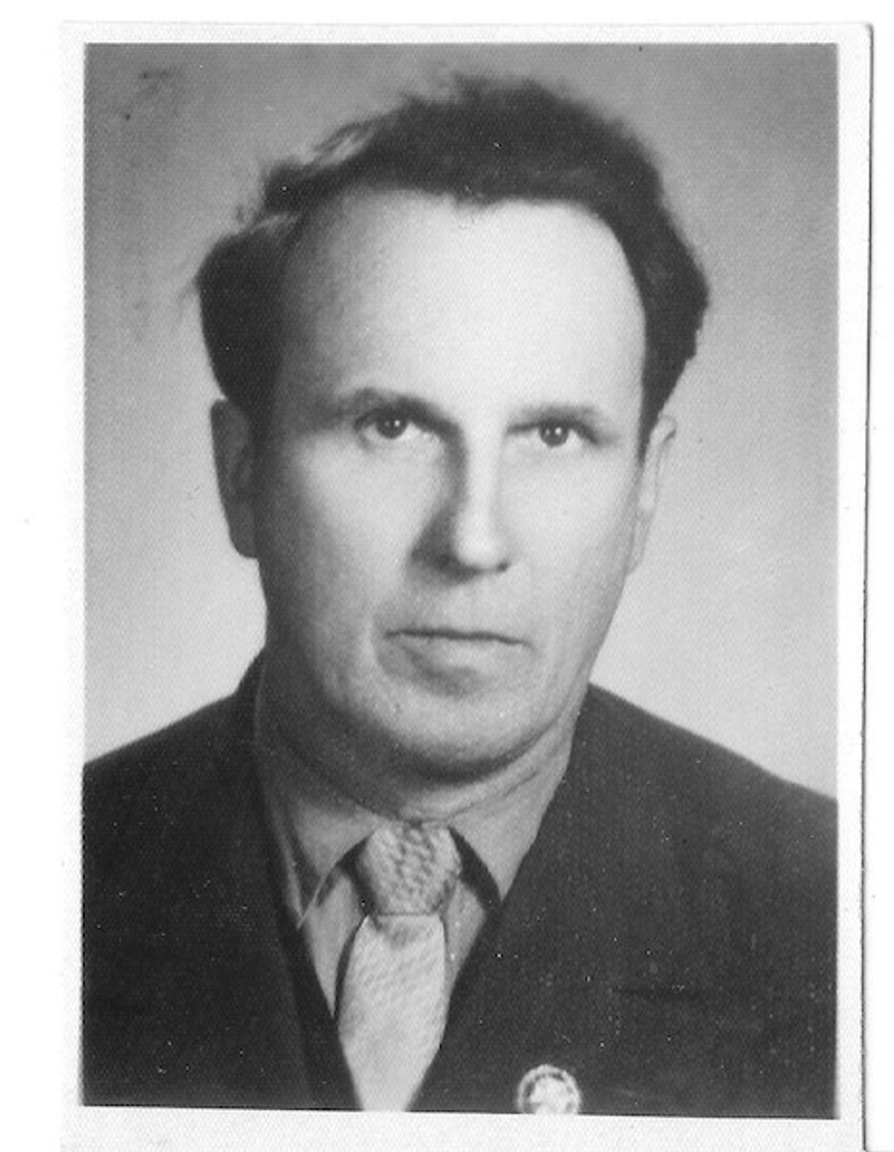<p>"Umarłych wieczność dotąd trwa, dokąd pamięcią im się płaci" Z głębokim żalem zawiadamiam, że 30 maja 2013 roku odszedł Mój Kochany Mąż Śp. Tadeusz Rubaj lat 91 Ceremonia pogrzebowa rozpocznie się w środę 5.06.2013 roku o godzinie 11.30 w kaplicy na Cmentarzu Komunalnym w Koszalinie. Pogrążona w głębokim smutku żona</p>