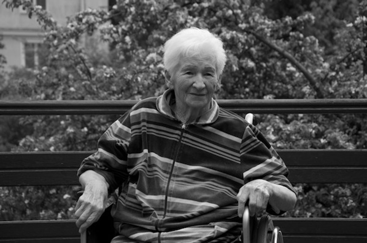 <p>Z głębokim żalem zawiadamiamy, że 30 stycznia 2013r. przeżywszy 92 lata, odeszła od nas, nasza droga MAMA, SIOSTRA, BABCIA i PRABABCIA</p>
<h4><strong>śp. STEFANIA DĘBICKA z domu Kurkiewicz</strong></h4>
<p>Pogrzeb odbędzie się w poniedziałek 4 lutego 2013r. o godz. 11.50 na cmentarzu komunalnym (starym) przy ul. Wrocławskiej w Zielonej Górze Pogrążona w żałobie Rodzina</p>