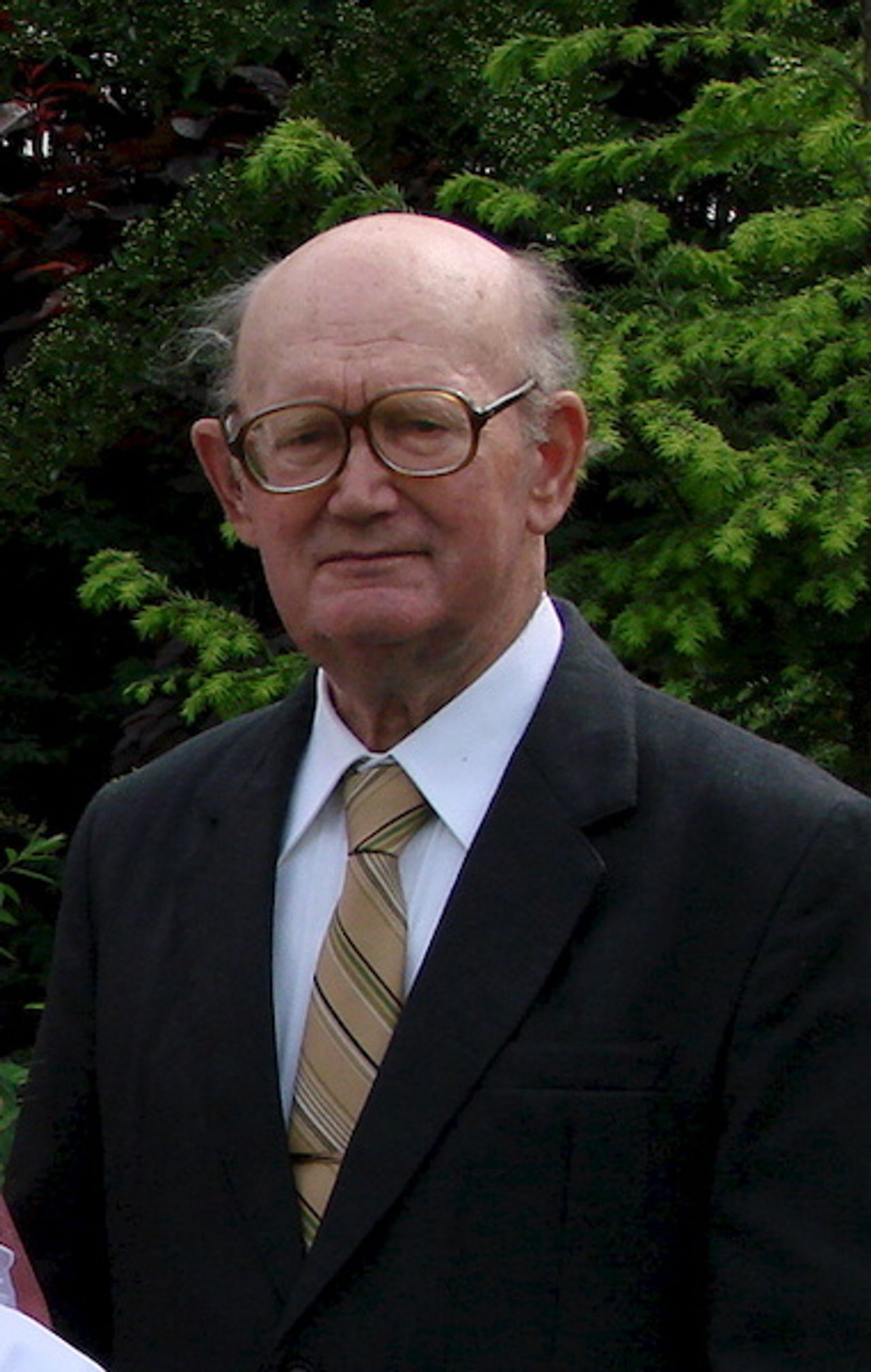<p>Dnia 29 kwietnia 2010 roku odszedł do Domu Ojca nasz kochany Mąż, Ojciec, Teść i Dziadek<br />ś+p<br />Edward Piechocki<br />lat 84<br />Msza św. i pogrzeb odbędą się we wtorek, 4 maja br. o godz. 11.00 w kaplicy na cmentarzu parafialnym w Skórzewie.<br />W smutku pogrążona<br />Rodzina</p>