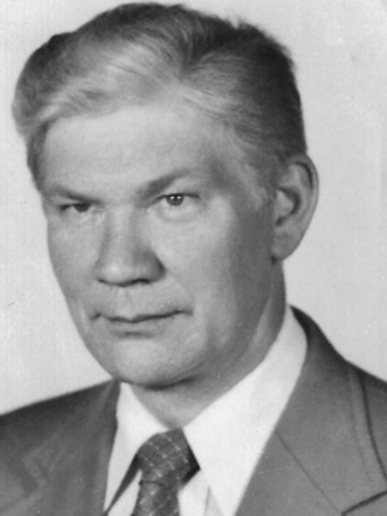 <p>„Spieszmy się kochać ludzi tak szybko odchodzą, żeby widzieć naprawdę zamykają oczy. kochamy wciąż za mało i stale za późno ...” Z głębokim żalem zawiadamiamy, że dnia 26.12.2012r. odszedł od nas mój kochany Mąż, nasz drogi Tata, Teść, Dziadek i Pradziadek Śp. Bernard Jerzy Kosiedowski lat 85 Pogrzeb poprzedzony mszą św. żałobną odbędzie się dnia 29.12.2012r. o godz. 12.45 na cmentarzu NSPJ przy ul. Ludwikowo w Bydgoszczy Pogrążona w smutku Żona z Rodziną</p>