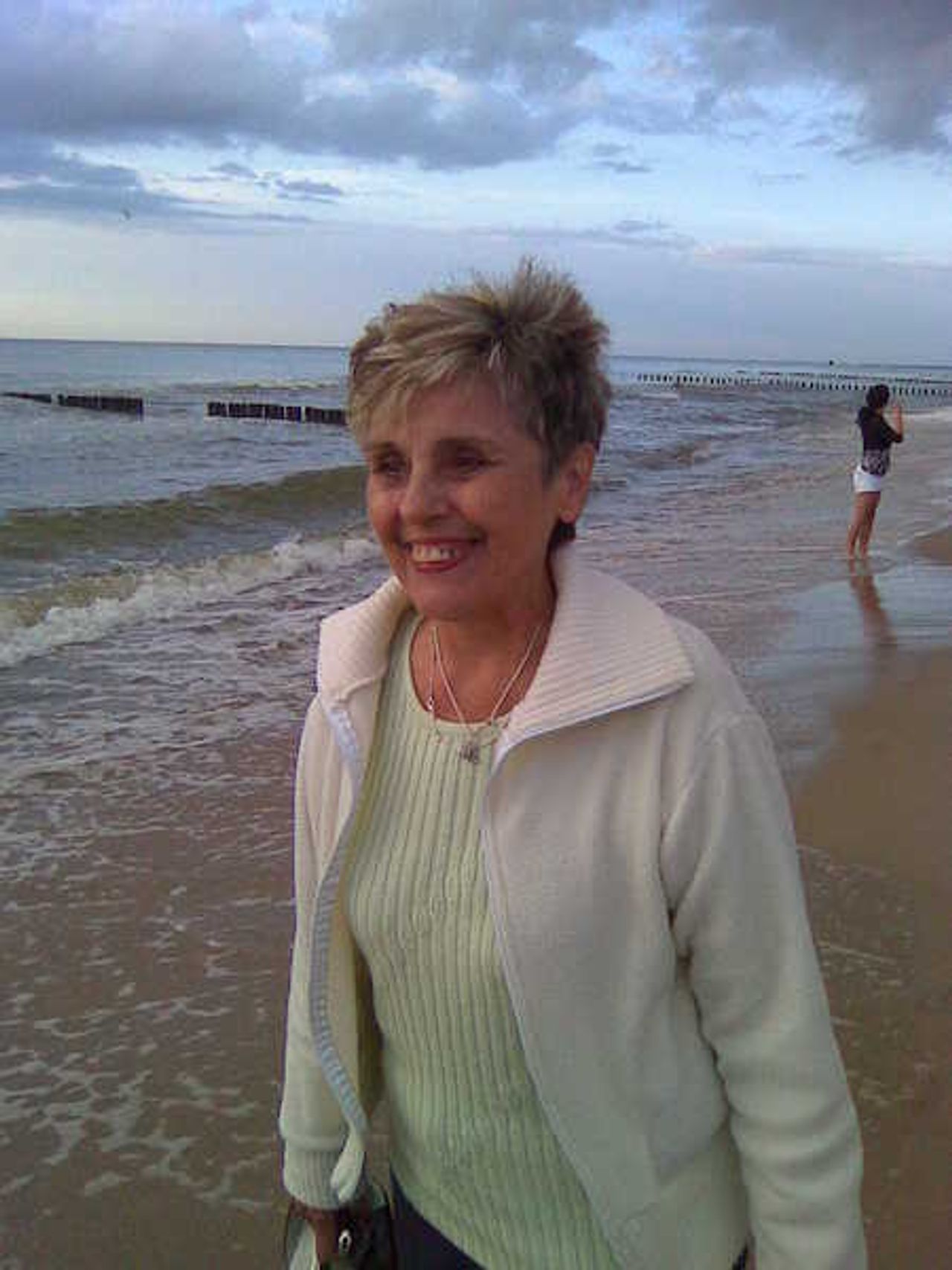 <p>Z głębokim żalem i smutkiem zawiadamiamy, że dnia 14 września 2012 r. odeszła nasza kochana Mama, Babcia, Teściowa ŚP Wanda Jędroszkowiak Uroczystości pogrzebowe rozpoczną się Mszą Świętą w kościele św. Maksymiliana Kolbego w Bydgoszczy dnia 18 września 2012 r. o godzinie 12 po czym nastąpi odprowadzenie zmarłej na miejsce wiecznego spoczynku Pogrążona w żałobie rodzina</p>