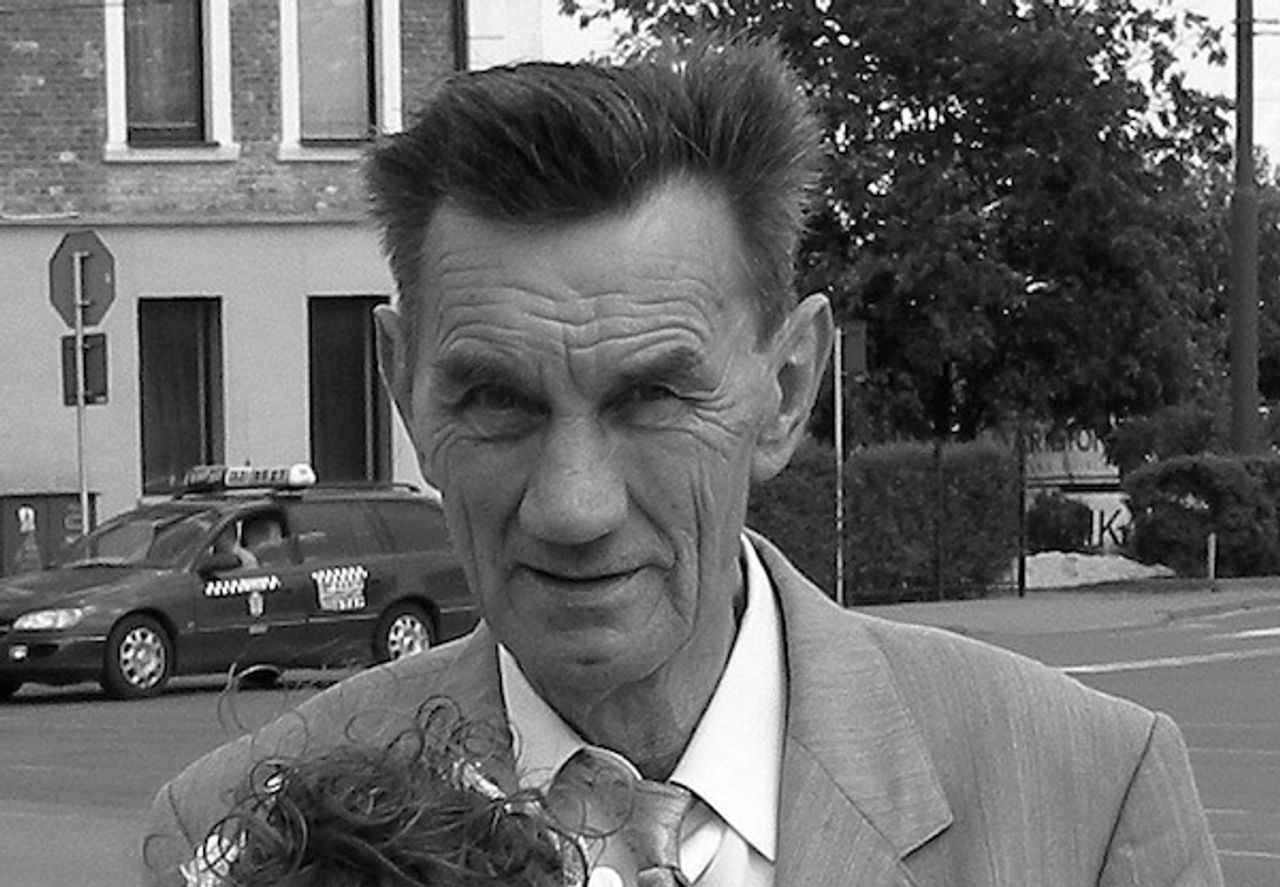 <p>Zawiadamiamy, że 22.11.2010 r. zmarł nasz kochany<br />Mąż, Ojciec, Teść, Dziadek i Brat<br />ś + p<br />Jerzy Olszewski<br />Msza św. odbędzie się 27.11.2010 r. o godzinie 13.00 na Starołęce.<br />Pogrzeb po mszy św. na cmentarzu parafialnym.<br />W smutku pogrążona<br />Żona z Rodziną</p>