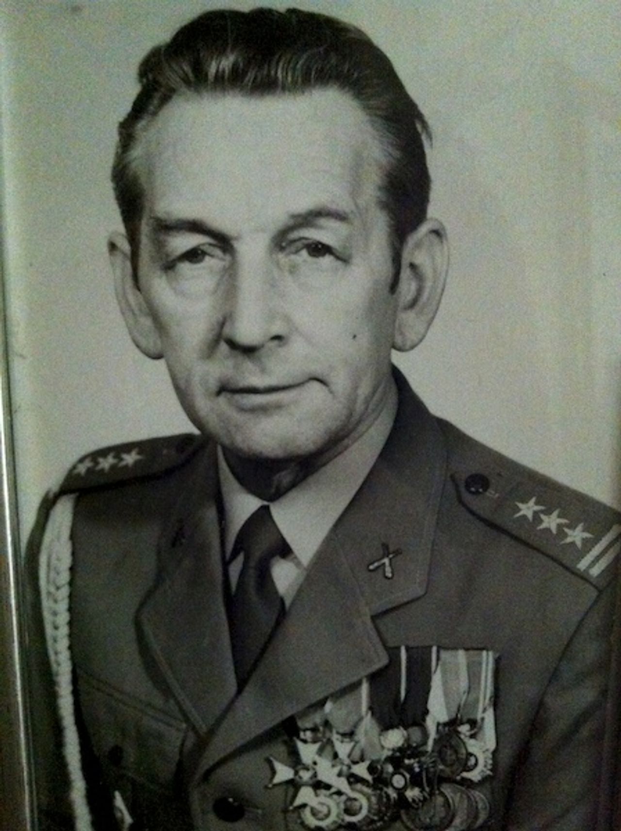 <p>Z głębokim żalem zawiadamiamy, że 2 kwietnia 2013 roku odszedł od nas Kochany Maż, Tata, Teść, Dziadek i Pradziadek</p>
<h4>Śp. Kazimierz Lis<br />Płk w stanie spoczynku</h4>
<p>Ceremonia pogrzebowa rozpocznie się 05.04.2013 roku o godzinie 12.30 w Kaplicy na Cmentarzu Komunalnym w Koszalinie</p>
<p>Pogrążona w smutku Rodzina</p>