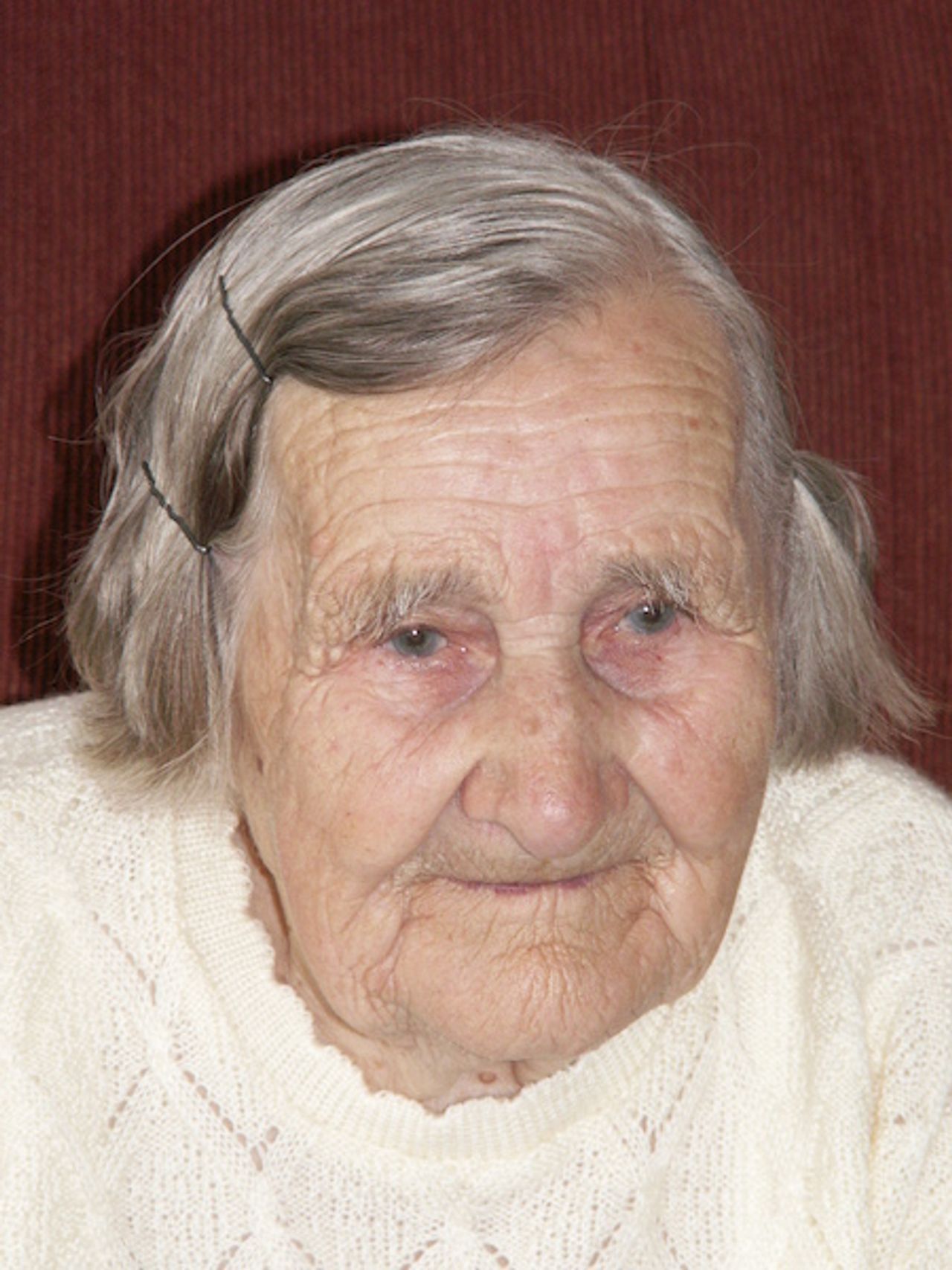 <p>Z głębokim żalem zawiadamiamy, że dnia 22.04.2013r. odeszła od nas nasza kochana Mama, Teściowa, Babcia, Prababcia i Praprababcia. śp. Helena Czarnecka lat 95 z domu Woźniak Msza św. żałobna odprawiona zostanie dnia 25.04.2013r. o godz. 11.00 w kościele Matki Bożej Różańcowej i Przemienienia Pańskiego w Serocku . Pogrzeb odbędzie się tego samego dnia po mszy św. na cmentarzu parafialnym w Serocku. W smutku pogrążona Rodzina</p>