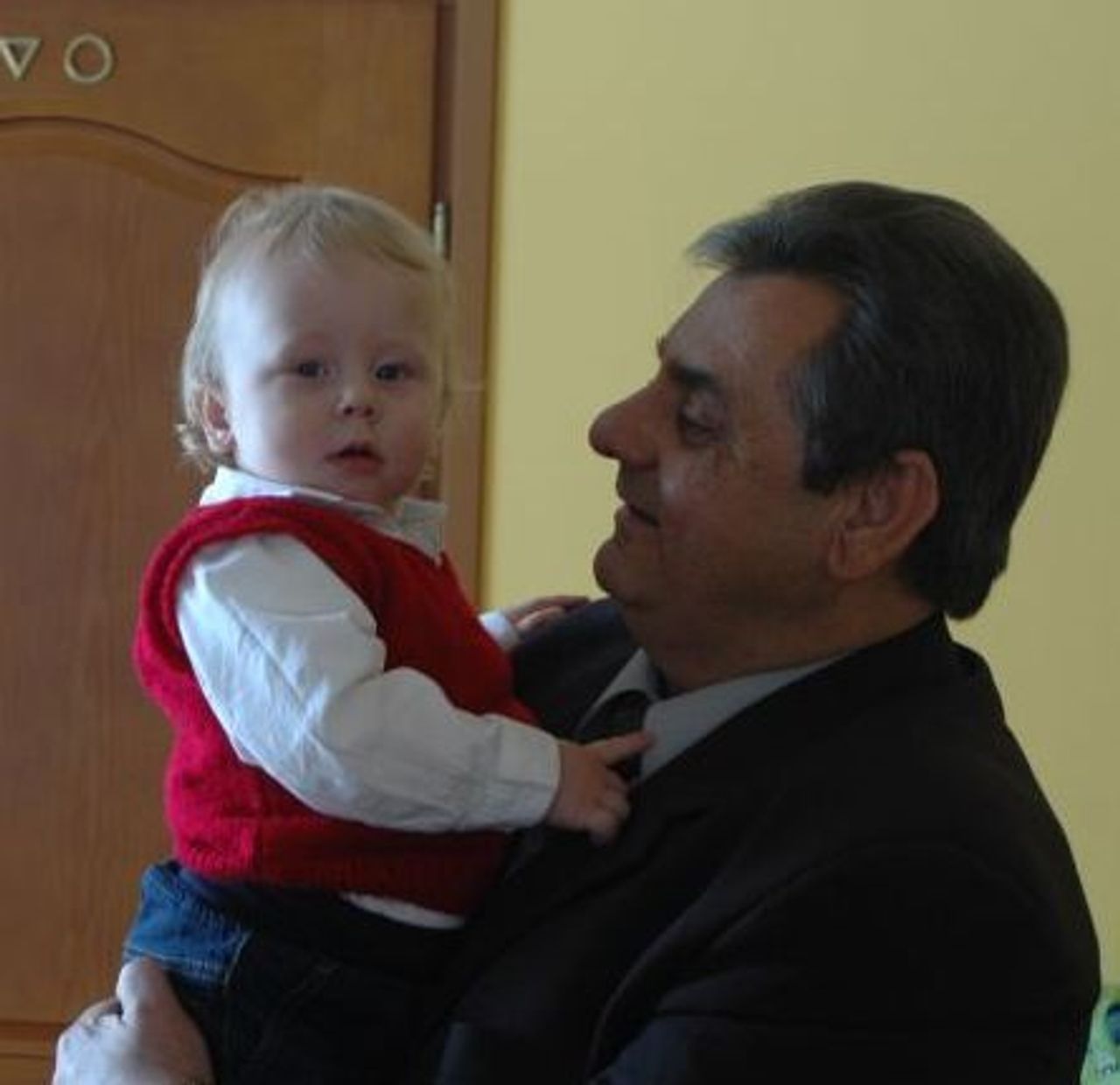 <p>Z ogromnym żalem i bólem zawiadamiamy, że dnia 10 listopada 2010 r. zmarł mój kochany mąż, tata, dziadek, brat, teść i wujek śp. Stanisław Orzechowski lat 50 Uroczystości pogrzebowe rozpoczną się wystawieniem urny z prochami Zmarłego dnia 16.11.2010 r. w Kaplicy Cmentarnej przy Kościele Parafialnym pw. św. Katarzyny w Golubiu o godz. 11. Msza św. żałobna odprawiona zostanie o godz. 12.00 w Kościele Parafialnym w Golubiu. Po mszy św. prochy Zmarłego złożone zostaną na Cmentarzu Parafialnym w Golubiu. Różaniec św. za duszę Zmarłego - niedziela, poniedziałek godz. 18.00. Dom Pogrzebowy Orzechowscy, Podzamek Golubski 39. Pogrążona w smutku RODZINA</p>