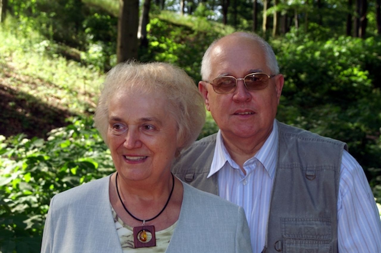 <p>Pełni smutku i żalu zawiadamiamy, że dnia 15 grudnia 2012 roku<br />zmarła nasza najukochańsza Mama i Babcia<br />Ś+P<br />Anna Piaczyńska-Święcicka<br />lekarz reumatolog,<br />oddana w pełni oczekującym pomocy.<br />Msza św. odprawiona zostanie w dniu 21 grudnia 2012 r. o godzinie 11.00<br />w kościele pw. św. Antoniego z Padwy na Górze Przemysława, ul. Franciszkańska 2.<br />Pogrzeb tego samego dnia o godzinie 13.50 na cmentarzu junikowskim.<br />Pogrążeni w cierpieniu<br />Syn, Synowa, Wojtuś i Natasza</p>