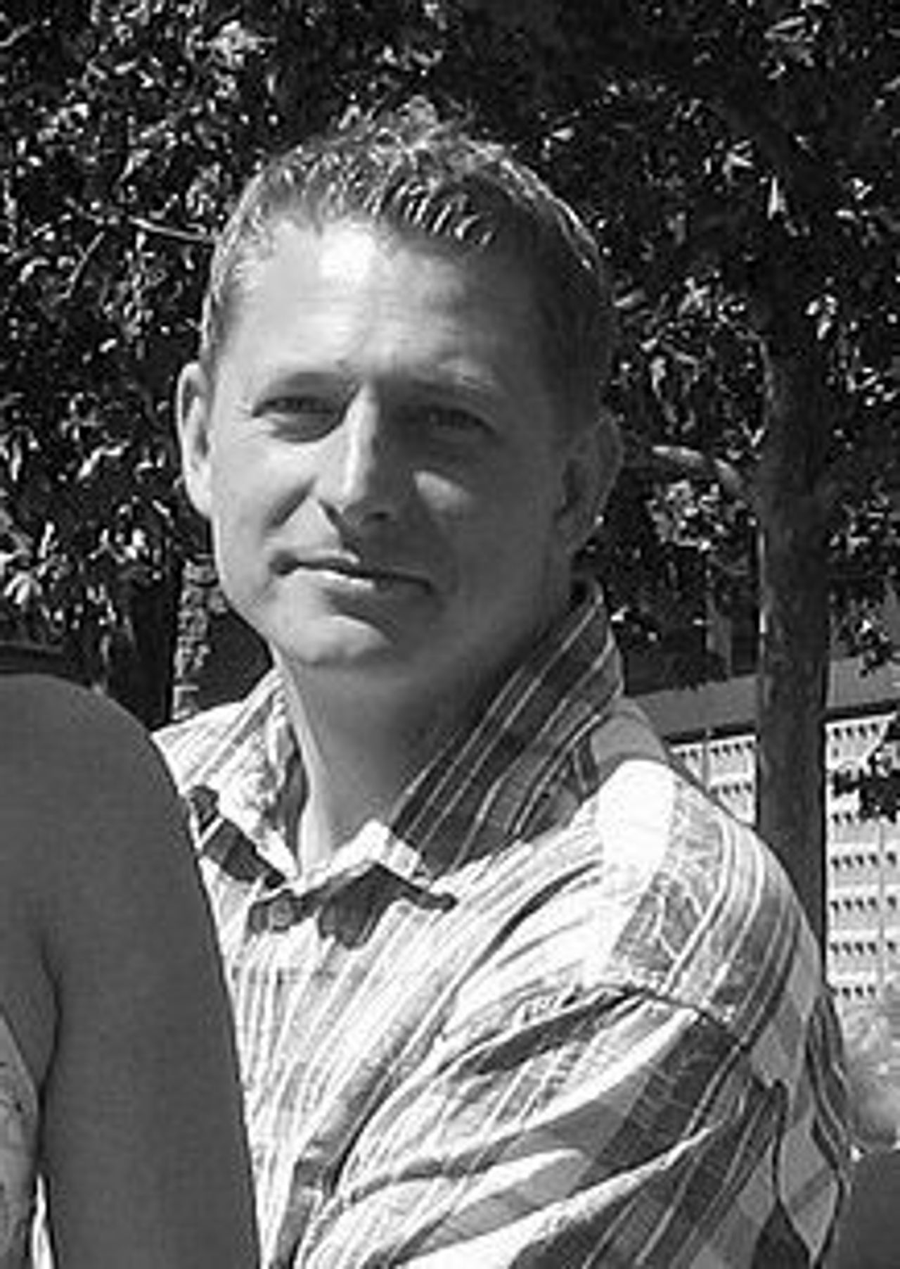<p>Rodzinie i Bliskim Zmarłego śp. TOMKA BUŚKO wyrazy szczerego współczucia składa Teresa Mierzejewska z rodziną</p>