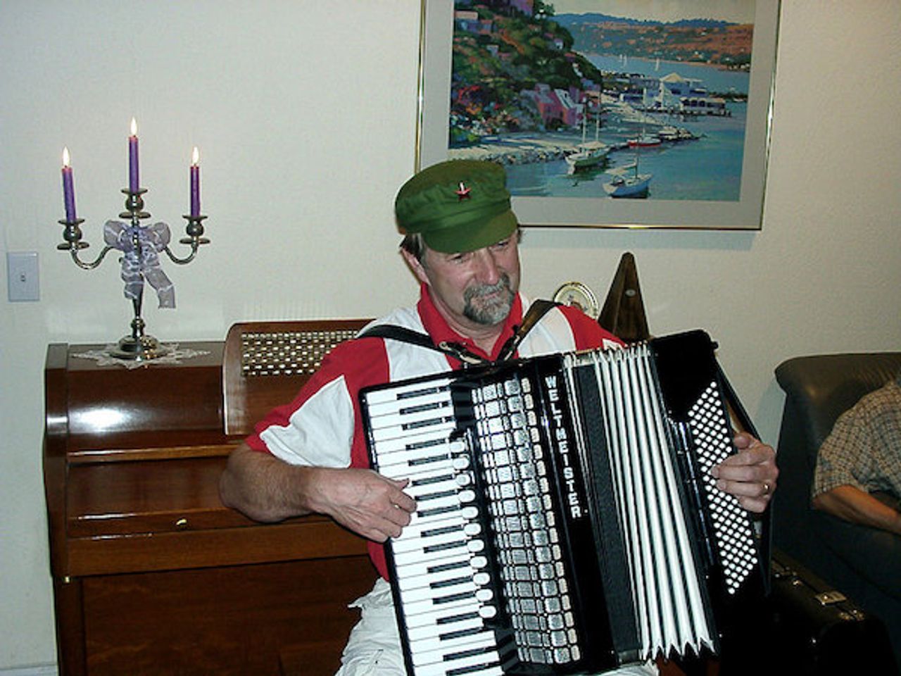 <p>…Więc gdy umrę, dobrze mnie otul,<br />ziemio czarna, znajoma, dobra,<br />szeregami żałobnych topól niechaj idzie za mną krajobraz<br />i niech w srebrnym liści popłochu<br />długo szumią nadwiślańskie drzewa<br />o tym wszystkim, com czuł i kochał,<br />o tym wszystkim, czegom nie wyśpiewał.<br />Z głębokim żalem zawiadamiamy, że w dniu 11 lutego 2012 roku, opatrzony św. Sakramentami, odszedł od nas, przeżywszy 84 lata<br />Ś P<br />Eugeniusz Wojtysiak<br />pseudonim „Ryś”<br />Najukochańszy Mąż, Tato i Dziadek<br />Żołnierz AK na Kresach Wschodnich i więzień łagrów sowieckich na Kołymie. Członek Krakowskiego Oddziału Związku Sybiraków, Towarzystwa Łagierników AK oraz Związku Inwalidów Wojennych w Krakowie. Odznaczony między innymi Brązowym Krzyżem Zasługi z Mieczami, Krzyżem Zesłańca Sybiru, autor „Opowieści skazańca z Kołymy”, długoletni pracownik Huty im. T. Sendzimira.<br />Msza św. żałobna przy Zmarłym zostanie odprawiona w piątek, dnia 17 lutego 2012 roku o godzinie 11.40, w kaplicy na cmentarzu w Grębałowie, po czym nastąpi odprowadzenie Zmarłego na miejsce wiecznego spoczynku,<br />o czym zawiadamia pogrążona w smutku<br />Rodzina</p>