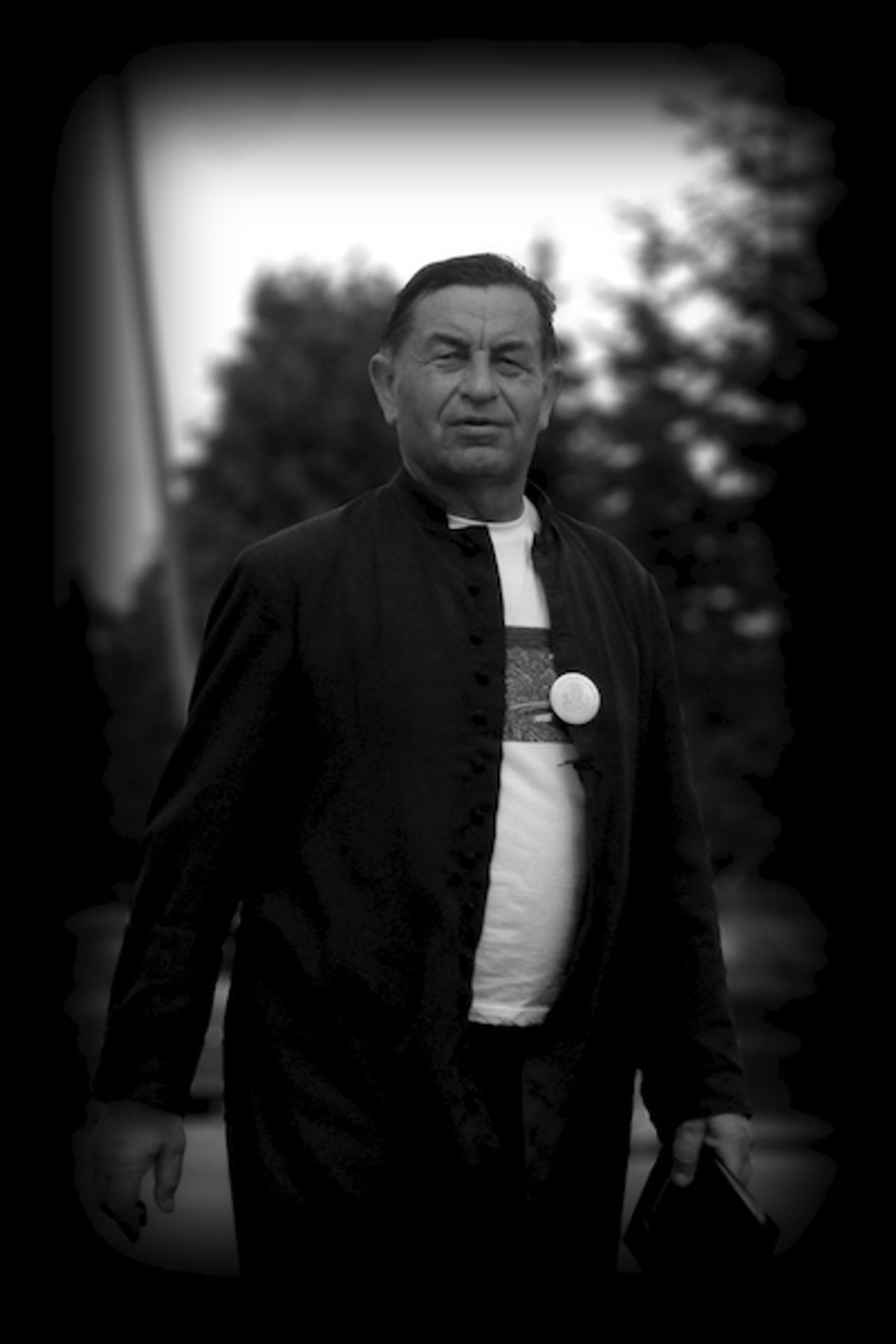<p>Dnia 18 sierpnia 2011 r. zmarł<br />śp. ks. Zenon Lewkowicz<br />Msza św. żałobna odprawiona zostanie dnia 22 sierpnia 2011 r. o godz. 18.00 w kościele pw. MBNP Gdańsk-Brętowo. Uroczystości pogrzebowe pod przewodnictwem Metropolity Gdańskiego rozpoczną się mszą św. w kościele pw. MBNP, Gdańsk-Brętowo, dnia 23 sierpnia 2011 r. o godz. 10.00. Ceremonia pogrzebowa o godz. 12.00 na cmentarzu Łostowickim (kondukt od bramy głównej). Ksiądz proboszcz parafii pw. MBNP</p>
