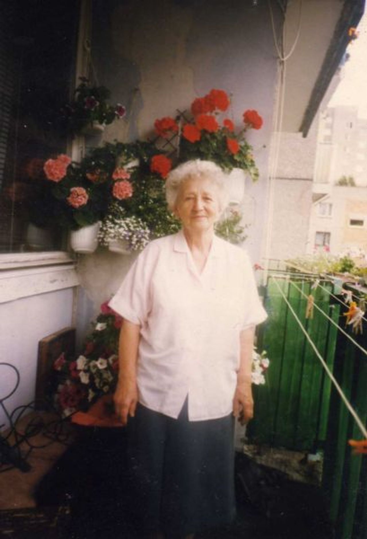 <p>12 września 2008 roku w wieku 92 lat zmarła nasza najukochańsza MAMUSIA, TEŚCIOWA, BABCIA i PRABABCIA śp. JANINA STRYCHALSKA z d. Gryglewska Pogrzeb odbędzie się w poniedziałek, 15 września 2008 roku o godz. 13.30 na cmentarzu komunalnym przy ul. Wrocławskiej w Zielonej Górze. O czym zawiadamia pogrążona w żałobie rodzina Msza św. żałobna w intencji Zmarłej odprawiona zostanie w dniu pogrzebu o godz. 11.00 w kościele pw. Podwyższenia Krzyża Św. w Zielonej Górze.</p>