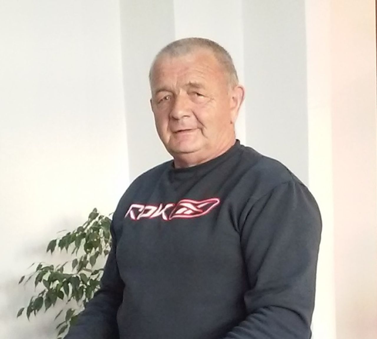 <p>Podziękowanie</p>
<p>Wszystkim, którzy dzielili z nami smutek i żal, okazali wiele życzliwości, uczestniczyli we Mszy św. żałobnej i ostatniej drodze na miejsce wiecznego spoczynku</p>
<p>Śp. Czesława Janczarskiego</p>
<p>Rodzinie, krewnym, przyjaciołom, znajomym sąsiadom, delegacjom za złożone wieńce i kwiaty okazane serce i współczucie.</p>
<p>Proboszczowi parafii św. Antoniego za posługę duszpasterską oraz Zakładowi Pogrzebowemu ,,Alpa" za profesjonalizm w organizacji ceremoni pogrzebowej serdeczne podziękowanie składa</p>
<p>Żona z dziećmi i rodziną</p>
<p>.</p>