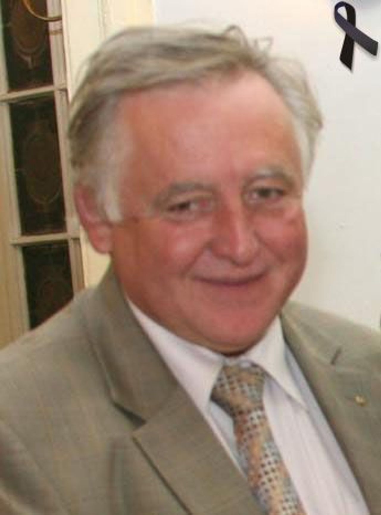 <p>Z głębokim smutkiem zawiadamiamy, że w dniu 5 listopada 2009 r. zmarł<br />nasz kochany<br />Ś.+P.<br />dr Paweł Szemraj<br />Ordynator Oddziału Psychiatrycznego Szpitala im. dr. J. Babińskiego w Łodzi,<br />Przewodniczący Łódzkiego Oddziału Związku Kynologicznego w Polsce<br />Uroczystości pogrzebowe odbędą się dnia 10 listopada 2009 r. (wtorek) o godz. 12.30<br />w kaplicy cmentarza rzymskokatolickiego przy ul. Smutnej 9 w Łodzi.<br />Pogrążona w żałobie<br />Rodzina</p>