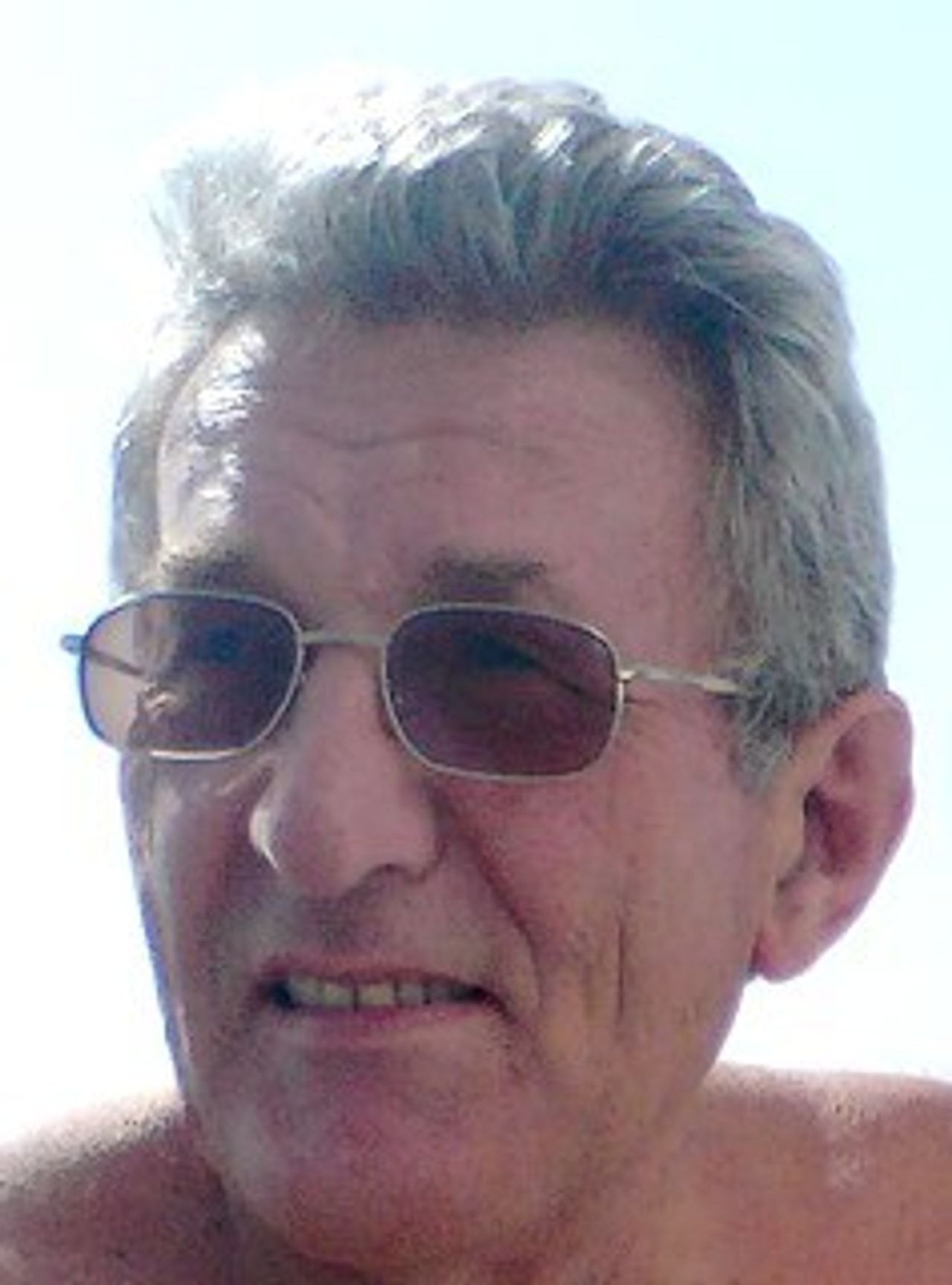 <p>Z głębokim żalem zawiadamiamy, że w dniu 14 listopada 2011 r., odszedł po ciężkiej chorobie, nasz najukochańszy Mąż, Przyjaciel, Brat, Ojciec, Teść i Dziadek<br />Ś + P<br />mgr inż. Andrzej Głowacki<br />Uroczystość pogrzebowa odbędzie się 18 listopada br. (piątek) o godz. 12.15 na Starym Cmentarzu rzymskokatolickim pw. św. Józefa przy ul. Ogrodowej 39 w Łodzi.<br />Żona Danuta z Rodziną</p>