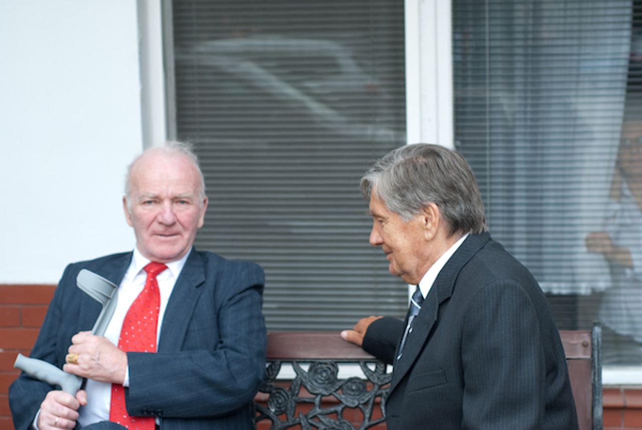 <p>"Nie umiera ten, kto trwa w pamięci żywych"<br />Z głębokim żalem zawiadamiamy, że w dniu 10 sierpnia 2012 r. po ciężkiej chorobie zmarł nasz najukochańszy Mąż, Tata, Dziadek i Pradziadek<br />śp. Jan Wojtowicz<br />lat 79<br />emerytowany pracownik Dalmoru.<br />Msza święta żałobna zostanie odprawiona dnia 14 sierpnia 2012 roku o godz. 10.00 w kościele<br />Ojców Redemptorystów w Gdyni, ul. Portowa 2.<br />Pogrzeb odbędzie się tego samego dnia o godz. 11.30 na cmentarzu Witomińskim.<br />Pogrążona w smutku Rodzina</p>