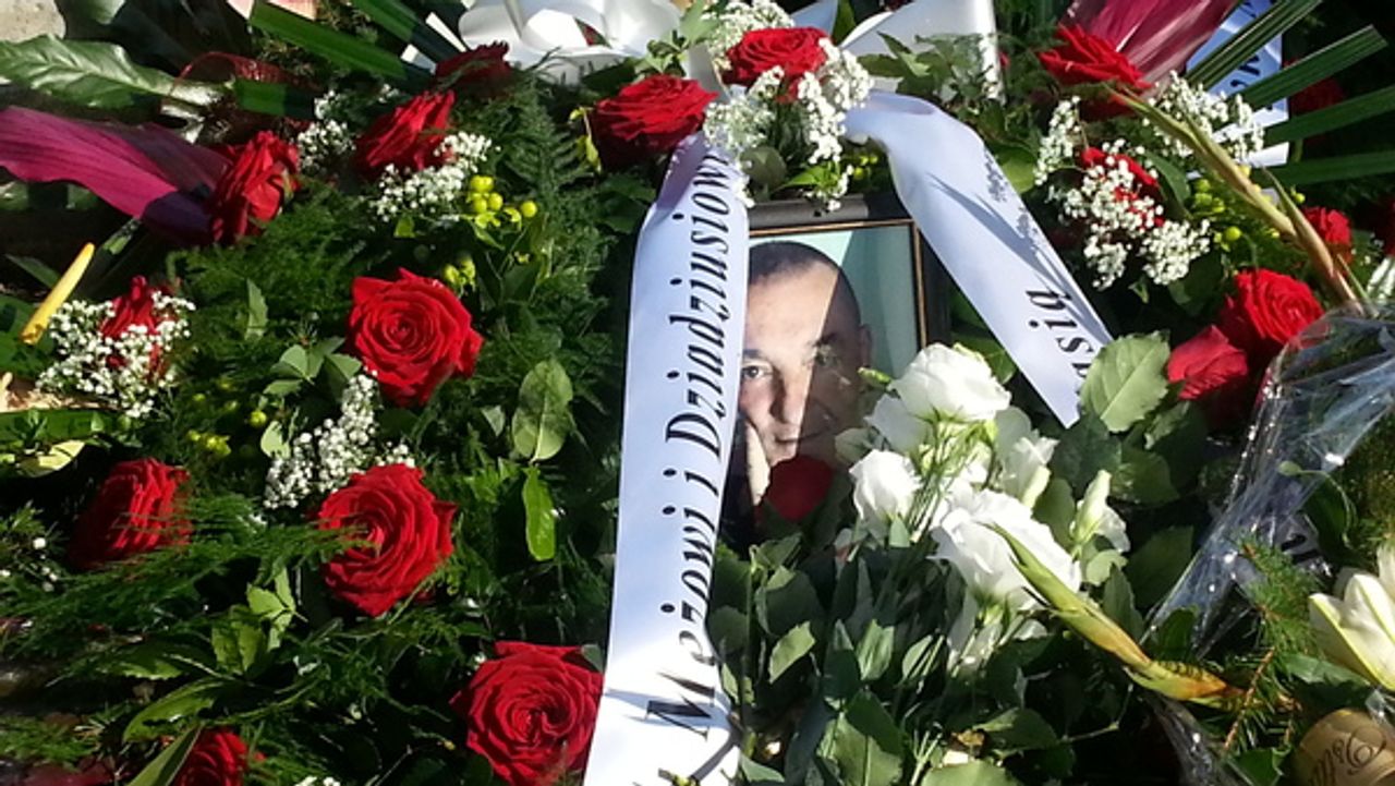 <p>Z głębokim żalem zawiadamiamy,<br />że dnia 31 sierpnia 2014 roku<br />zmarł<br />śp.<br />Wacław Stopiński<br />Msza święta zostanie odprawiona dnia 4 września 2014 r. (czwartek) o godz. 14.00 w kaplicy cmentarza komunalnego przy ul. Kiełczowskiej 90 we Wrocławiu,<br />po czym nastąpi uroczyste odprowadzenie Zmarłego na miejsce wiecznego spoczynku.<br />Pogrążona w smutku Rodzina</p>