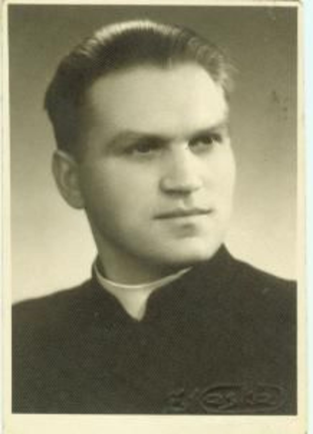 <p>Dnia 27 stycznia 2010 r. zmarł, przeżywszy 93 lata, śp. ksiądz kanonik Edward Janus. Nabożeństwo żałobne odprawione zostanie dnia 31.01.2010 r. o godz. 13.00 w kościele w Tczycy, po czym nastąpi odprowadzenie Zmarłego na cmentarz parafialny. O czym zawiadamia pogrążona w głębokim żalu Rodzina.</p>