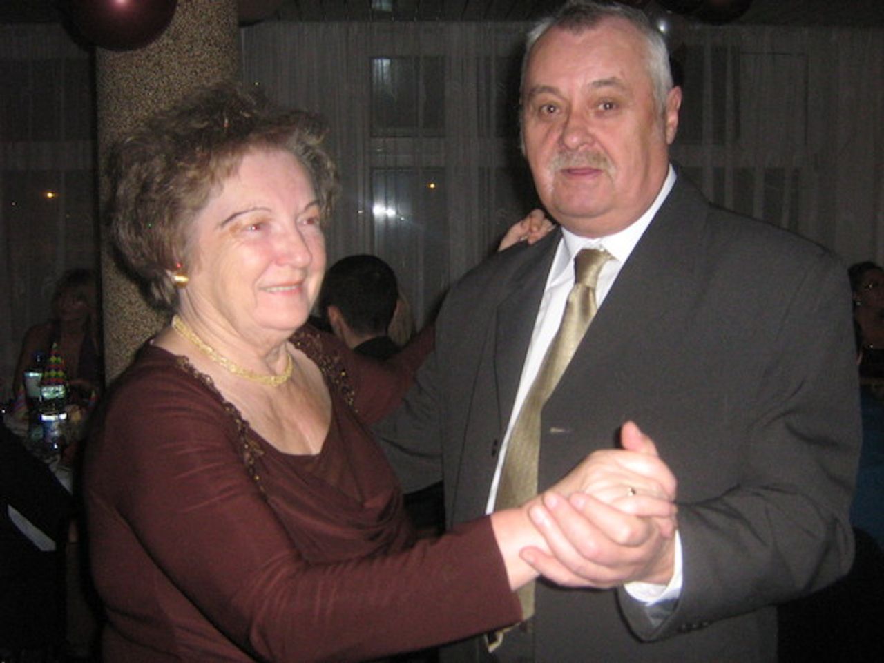 <p>Z głębokim żalem zawiadamiamy, że 1 października 2011 r. odeszła od nas w wieku 74 lat ukochana ŻONA, MAMUSIA, TEŚCIOWA, BABCIA, PRABABCIA, SIOSTRA i CIOCIA śp. BARBARA FLORCZAK Pogrzeb odbędzie się w środę, 5 października 2011 r. o godz. 10.30 na nowym cmentarzu komunalnym przy ul. Wrocławskiej w Zielonej Górze Mąż z rodziną Msza św. w intencji Zmarłej zostanie odprawiona w dniu pogrzebu o godz. 7.00 w kościele pw. Św. Józefa Oblubieńca na Zaciszu.</p>