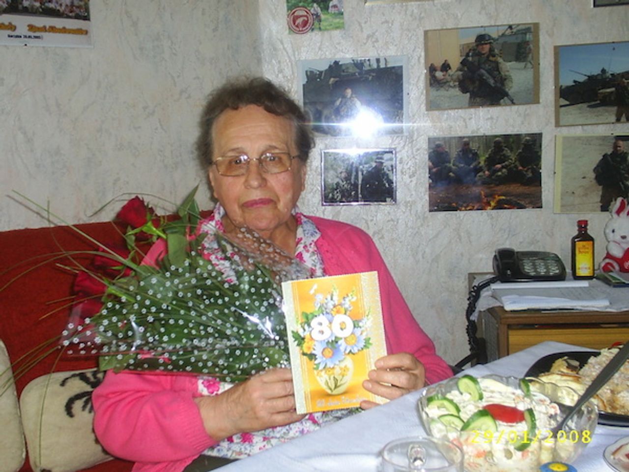 <p>„Gdyby miłość mogła uzdrawiać, a łzy wskrzeszać, byłabyś z nami.” Z głębokim żalem zawiadamiamy, że w dniu 26 stycznia 2013 r. w wieku 83 lat odeszła od nas nasza ukochana Mamusia, Babcia, Prababcia i Teściowa śp. HELENA KUJAT Pogrzeb odbędzie się w dniu 31 stycznia na Starym Cmentarzu w Słupsku. Wystawienie o godz. 12:10 skąd nastąpi wyprowadzenie na miejsce spoczynku o godz. 12:40 Pogrążeni w smutku: córka, syn, zięć, wnuki, prawnuczka i pozostała rodzina</p>