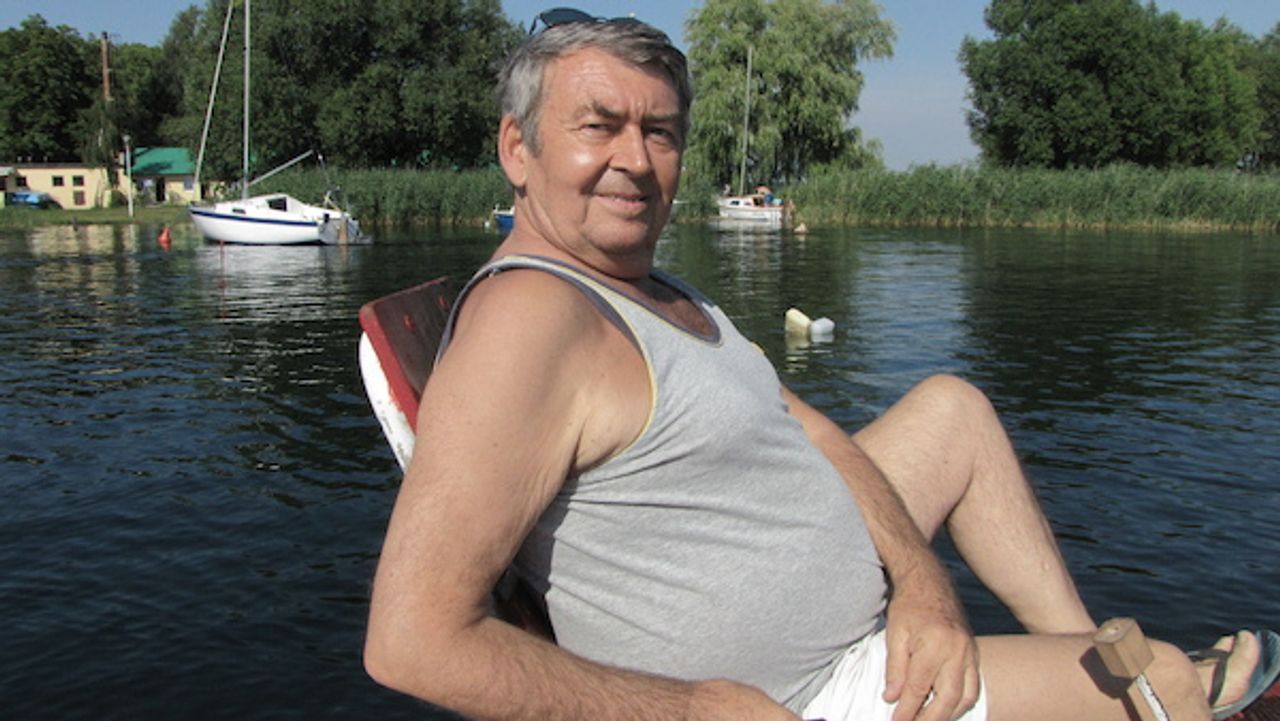 <p>Zawiadamiamy, że dnia 17 października 2011 r. zmarł<br />Ś+P<br />Włodzimierz Zarzycki<br />lekarz medycyny<br />Msza św. pogrzebowa odbędzie się dnia 21 października 2011 r. o godz. 13.30 na cmentarzu rzymskokatolickim pw. św. Józefa w Łodzi przy ul. Ogrodowej 39.<br />Pogrążona w smutku i bólu<br />Rodzina</p>