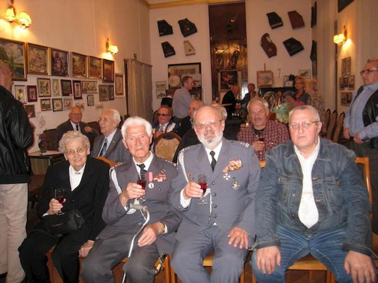 <p>Z głębokim żalem zawiadamiamy, że dnia 4 grudnia 2013 roku zmarł<br />nasz ukochany Mąż, Tato, Dziadzio i Pradziadzio</p>
<p>Ś.P.<br />Antoni Chojcan</p>
<p>Ceremonia pogrzebowa rozpocznie się mszą świętą w kaplicy na cmentarzu Grabiszyńskim<br />dnia 9 grudnia 2013 roku o godz. 12.00.<br />Bezpośrednio po mszy nastąpi uroczyste odprowadzenie Zmarłego<br />na miejsce wiecznego spoczynku.</p>
<p>Pogrążona w smutku<br />Rodzina</p>
