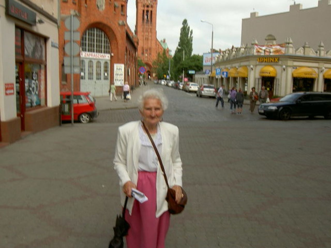 <p>Z głębokim żalem zawiadamiamy, że dnia 15 listopada 2016 roku zasnęła w Bogu Nasza Kochana Mama, Teściowa i Babcia Ś+P Genowefa Kierzkowska lat 90 Pogrzeb wraz z mszą świętą odbędzie się dnia 19.11.2016 r. (sobota) o godzinie 10.00 na cmentarzu parafialnym Najświętszego Serca Pana Jezusa przy ul. Lotników w Bydgoszczy. W smutku pogrążona Rodzina</p>