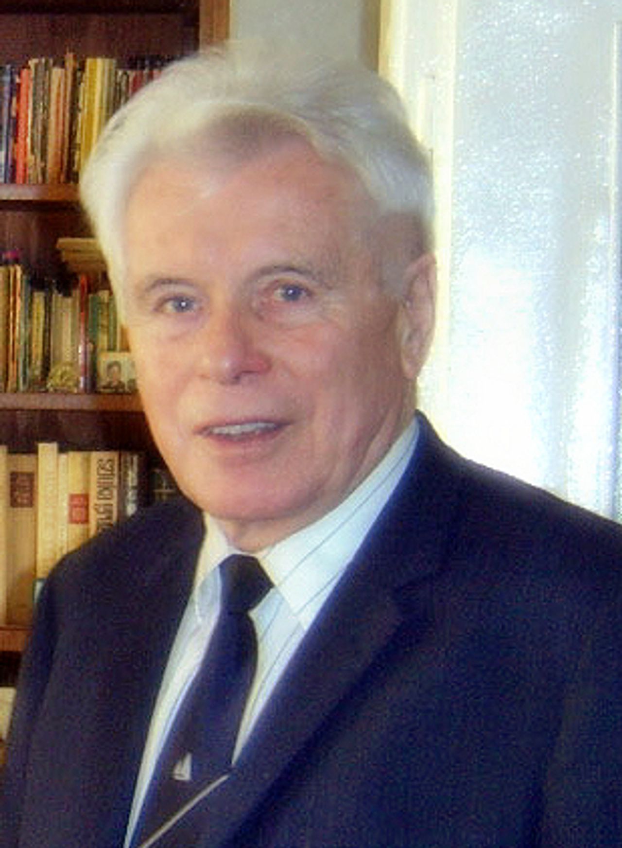 <p>Z głębokim żalem zawiadamiamy, że dnia 31 stycznia 2013 roku<br />odszedł Ukochany Mąż, Ojciec, Teść i Dziadek<br />śp. Antoni Perzyna<br />lat 82<br />Człowiek sportu - wybitny zawodnik,<br />szkoleniowiec i trener piłki siatkowej, wieloletni wicedyrektor trzech gdańskich placówek oświatowych, wizytator ds. sportu Kuratorium Oświaty w Gdańsku, ceniony wykładowca AWFiS w Gdańsku, oddany<br />społecznik, honorowy człowiek Ogólnopolskiego Towarzystwa Oświatowego Garczyn, członek Stowarzyszenia i redaktor czasopisma „Nasz Gdańsk”, wielokrotnie odznaczany i nagradzany za osiągnięcia w dziedzinie sportu i oświaty, niezawodny Przyjaciel.<br />Msza św. żałobna zostanie odprawiona w czwartek 7 lutego 2013 roku o godz. 10.30<br />w kościele pw. św. Apostołów Piotra i Pawła, ul. Żabi Kruk 3 w Gdańsku.<br />Pogrzeb tego samego dnia o godz. 12.30 na cmentarzu Łostowice w Gdańsku.<br />Pogrążona w smutku<br />Rodzina</p>