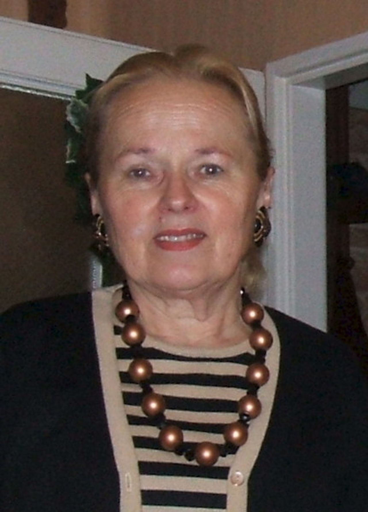 <p>Dnia 1.10.2013 zmarła nagle, przeżywszy 71 lat, Nasza Najukochańsza Mama, Żona, Siostra i Babcia mgr Helena Panek długoletnia nauczycielka SP7. Msza święta żałobna zostanie odprawiona w sobotę, 5.10.2013 o godz. 10:00 w kościele Świętego Maksymiliana Kolbe, po czym nastąpi odprowadzenie prochów Najdroższej Nam Osoby na Cmentarz Komunalny w Cedzynie. Pogrążeni w smutku Mąż, Córki, Bracia, Wnuki i Rodzina</p>
