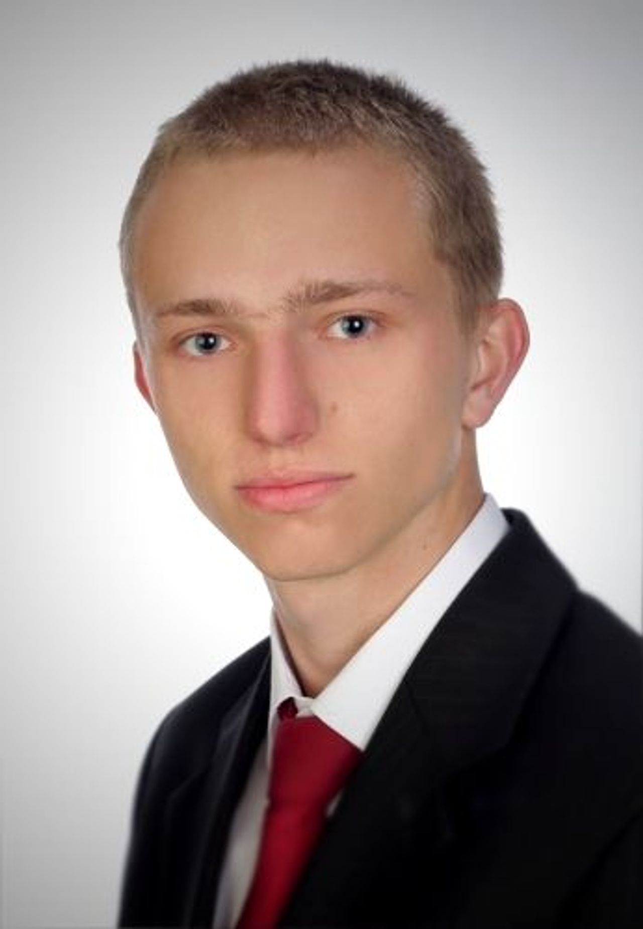 <p>Wszystkim, którzy dzielili z nami smutek i żal, okazali wiele serca i życzliwości oraz uczestniczyli we mszy świętej i ceremonii pogrzebowej Naszego Kochanego Syna</p>
<h4>Przemysława Michalczyka</h4>
<p>składają… Rodzice z Najbliższą Rodziną</p>