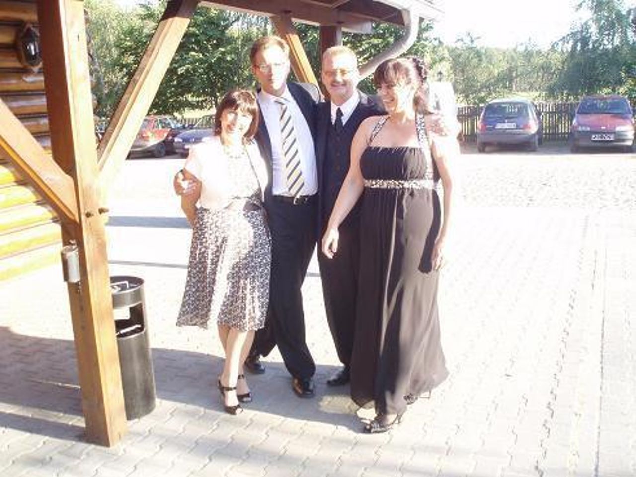 <p>Kochany człowiek nigdy nie umiera,<br />żyje wciąż w myślach, słowach i wspomnieniach.<br />Z głębokim żalem zawiadamiamy, że dnia 26 lutego 2012 r. przestało bić<br />serce ukochanego Syna i Brata<br />ś + p<br />Piotra Cwojdzińskiego<br />Msza św. pogrzebowa zostanie odprawiona w sobotę, 3 marca 2012 r.<br />o godzinie 11.00 w kościele pw. Wszystkich Świętych w Kórniku.<br />Pogrzeb po mszy św. na cmentarzu parafialnym.<br />Pogrążeni w smutku<br />Mama i Brat Błażej z Rodziną</p>