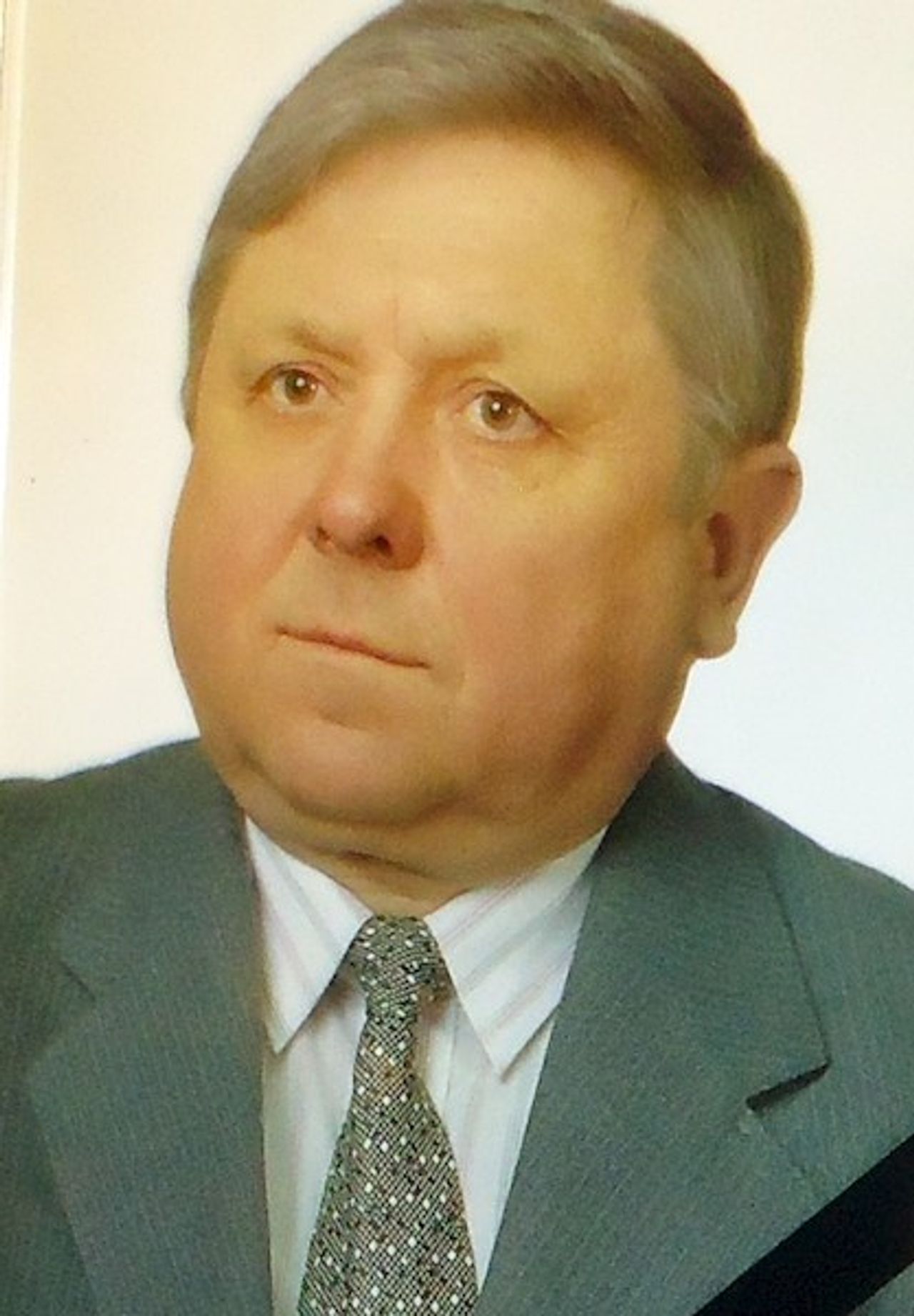 <p>"Nie umiera ten, kto trwa w pamięci żywych" Serdeczne podziękowania Wszystkim, którzy uczestniczyli w ostatniej drodze Ś.P. Włodzimierza WŁASIUKA składają Żona i Córki z Rodzinami</p>