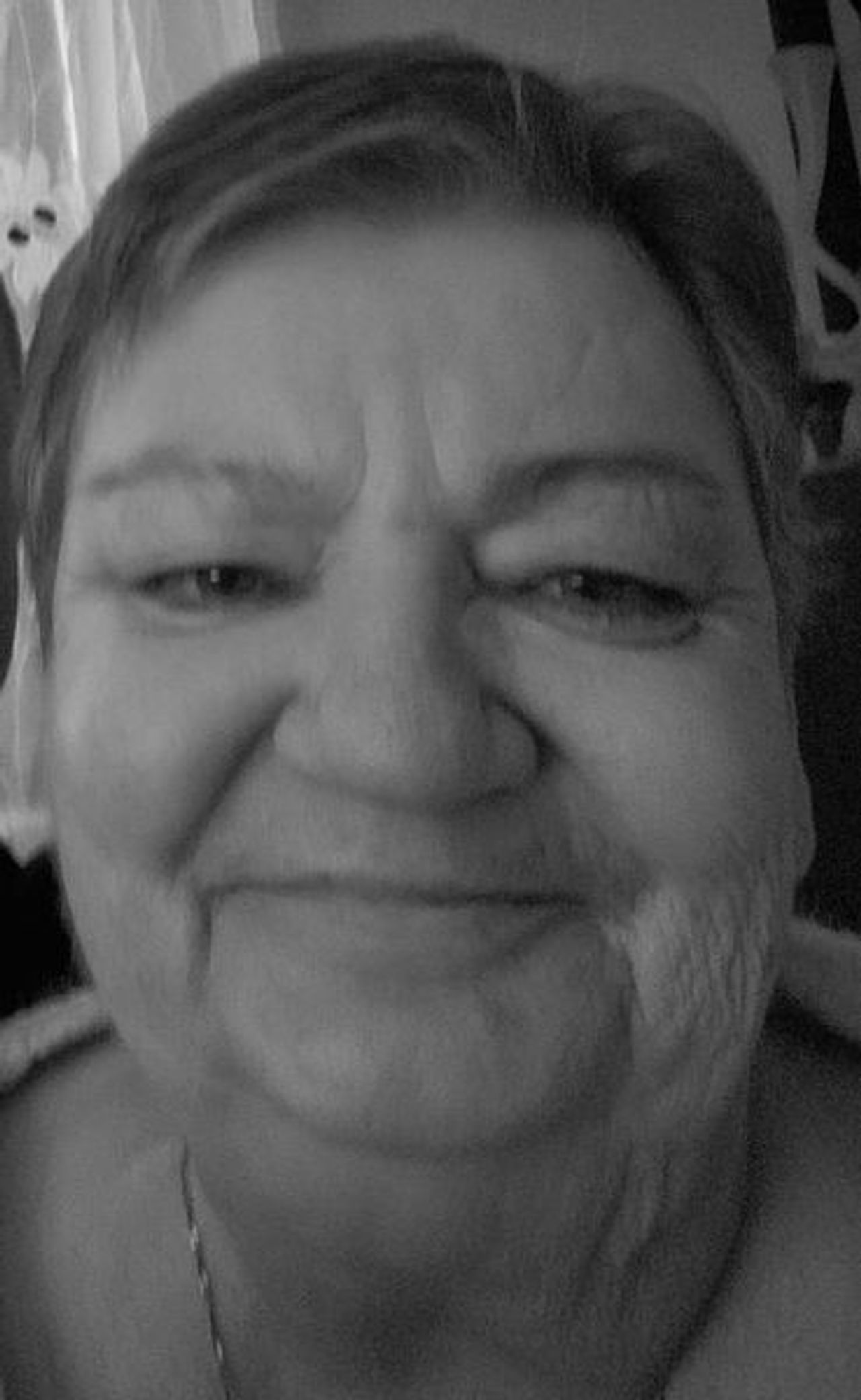 <p>W daleką podróż zabrał cię Bóg,</p><p>Jedną nadzieję nam dając,</p><p>Że kiedyś przekroczą też</p><p>Niebios próg ci, którzy</p><p>Tutaj w bólu zostają.</p><p>Z ogromnym smutkiem zawiadamiamy, że 6 lipca 2016 roku odeszła od nas w wieku 62 lat,</p><p>pozostawiając najbliższych w głębokim żalu,</p><p>Moja kochana Żona, nasza ukochana Mamusia, Córka, Babcia i Siostra</p><p>śp.</p><p>Danuta Kacprzyk</p><p>z domu Seluk</p><p>Uroczystości pogrzebowe rozpoczną się w sobotę 9 lipca 2016 r. mszą św. w kaplicy na cmentarzu w Łężycy o godzinie 11.00.</p><p>Pożegnanie Zmarłej w kaplicy o godzinie 10.00.</p><p>Pogrążona w żałobie</p><p>Rodzina</p>