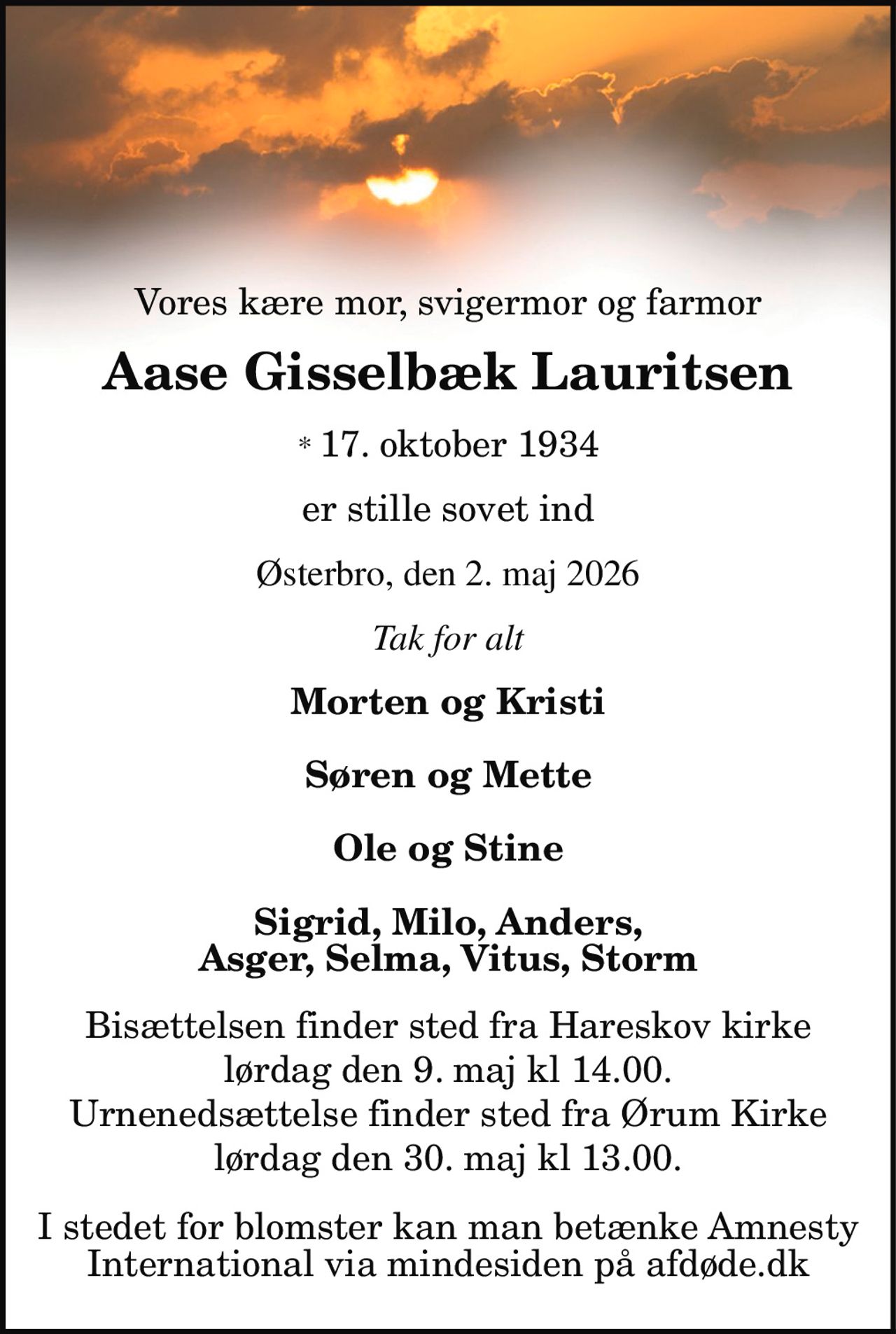 Aase Gisselbæk Lauritsen 
*​ 17. oktober 1934 
er stille sovet ind 
København, den 2. maj 2026 
På familiens vegne 
Bisættelsen​ finder sted lørdag den 9. maj​ kl. 14.00 fra Hareskov Kirke