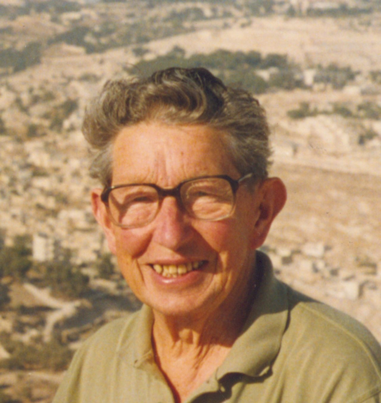 <p>de COGAN Maurice - Fondly remembering Maurice de Cogan, soldier, artist, engineer and innovator, born in Inchicore one hundred years ago today. He married Dympna Murphy and lived for over fifty years in Dalkey. He spent his final years in Bray, Co. Wicklow, where he died in August 2003. He is fondly remembered and missed by Dym, his children, grandchildren and great-grandchildren.Maurice was an inspiration and revelation to all who knew him.</p>