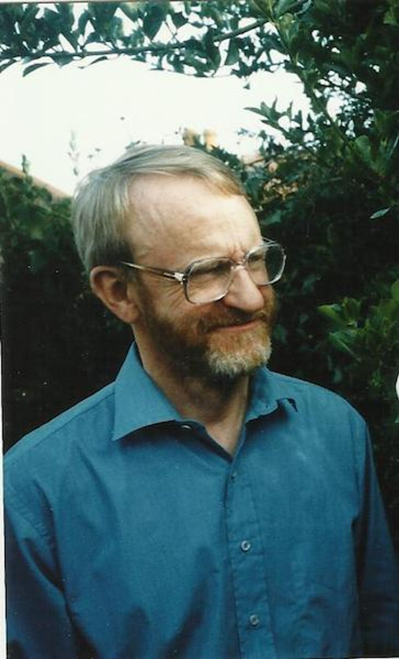 <p>Ó hANLUAIN, Eoghan (Cuas an Ghainimh, Co. Bhaile Átha Cliath) - 1 Feabhra 2012. Méala mór a bhás dá bhean ghrámhar Bernie; dá chlann Éilis, Máire, Clíodhna, Colm agus Billy; dá gcliamhain Patrick, Joe, Brian agus Siobhán; agus do chlann a chlainne, William, Ursula, Thomas, Cianán, Nóra, Fionn, Ruán, Hugo agus Eoghan; dá dheartháir Michael agus dá dheartháireacha Willie/Camillus OP agus PJ (nach maireann); dá ghaolta agus dá chairde uilig. Socruithe sochraide - Removal from Quinn's Funeral Home, Glasthule to arrive 6pm today (Friday), February 3, at St Joseph's Church, Glasthule. Funeral Mass 11am tomorrow (Saturday), February 4. Burial in Mount Jerome Cemetery. Family Flowers only. "Anois Teacht an Earraigh"</p>