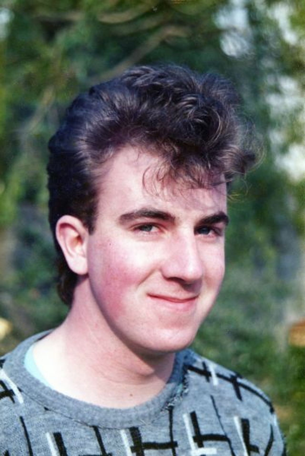 <p>De HORA (Twenty Second Anniversary) - Fond memories of David, aged 18 years. Loved with an everlasting love. - Mum, Dad, Valerie, Kevin, Ray, relatives and friends.</p>