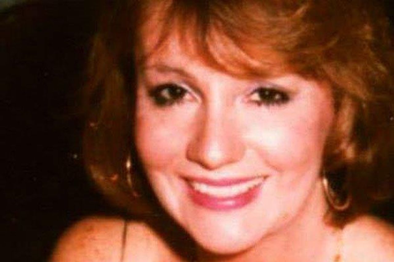 <p>McCARTHY, Vivien (née Parnell) - born March 21, 1946 - died December 30, 2015 in Philadelphia, PA, USA. Daughter of the late William J. and Kay Parnell, late of Dublin. Wife of Kevin, mother of Patrick (Justin) and grandmother of Lachlan. Sister of Bill (Mai), Barbara (Kirk) and Jeffrey (Rosemarie)."Ar dheis Dé go raibh a hanam dílis"</p>