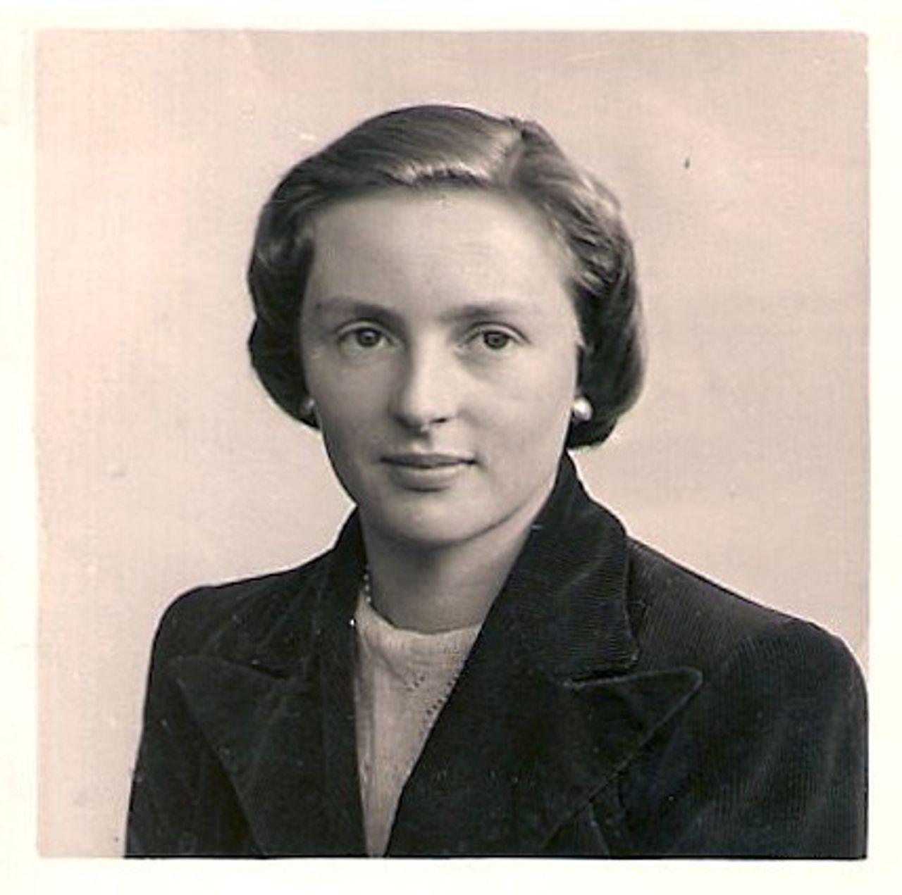 <p>McMANUS, (née Hetreed) Sheila (Foxrock and Shankill, Dublin) March 3, 2020. Peacefully, in the loving care of the staff at Ashford House Nursing Home, Dun Laoghaire. Beloved wife of the late Eamonn, dear mother of Terry, Annette (O'Brien), Síle (McGovern), Éamonn and Francis. Sadly missed by her sons, daughters, daughters-in-law Patricia and Ann, sons-in-law Tobi, Richard and Christian, grandchildren Daragh, Mel, Sara, Conor and Aisling, great-grandchildren Jack and Freya, extended family, relatives and friends. May she rest in peace. Reposing tomorrow (Thursday) evening, from 5pm to 7pm in Carnegies Funeral Directors, Monkstown Crescent, A94 XK28. Funeral Mass on Friday at 10 o’c in the Church of Our Lady of Perpetual Succour, Foxrock followed by burial in Shanaganagh Cemetery. Please wear something bright to celebrate Sheila's life.</p>