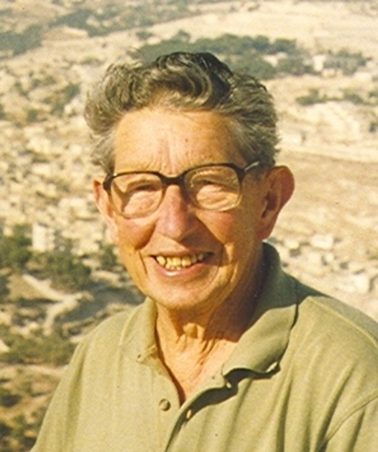 <p>de COGAN Maurice (Eighth Anniversary) - Remembering you with love, knowing that you continue to "pluck till time and times are done the silver apples of the moon, the golden apples of the sun" - Dym and family.</p>