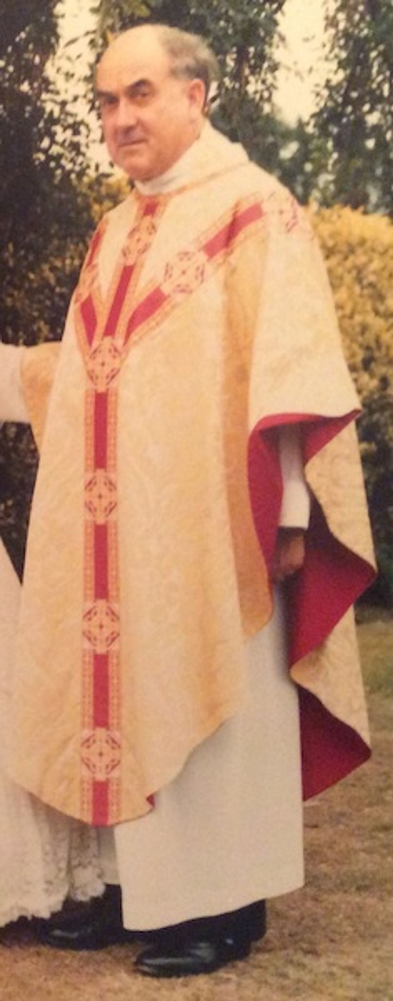 <p>SHEILS, Rev. Fr. Seán F. (retired priest of the Diocese of Brentwood England and late of Bailey View Dalkey and Ennis), brother of the late Paud CSsR and Ted. Fr. Seán passed away peacefully at Belmont Nursing Home Dublin on August 22, 2015; sadly missed by his nephews and nieces, Miriam, Thomas, Denise, Ted and Daniel, grandnephews, grandnieces, good friends Shirley and Anthony Timmins and Geoffrey Mitchell. Removal tomorrow (Wednesday) August 26, to the Church of The Assumption of the Blessed Virgin Mary, Dalkey for Requiem Mass at 10am followed by burial afterwards in Drumcliffe Cemetery, Ennis, Co. Clare between 3.30-4pmMay He Rest In Peace</p>