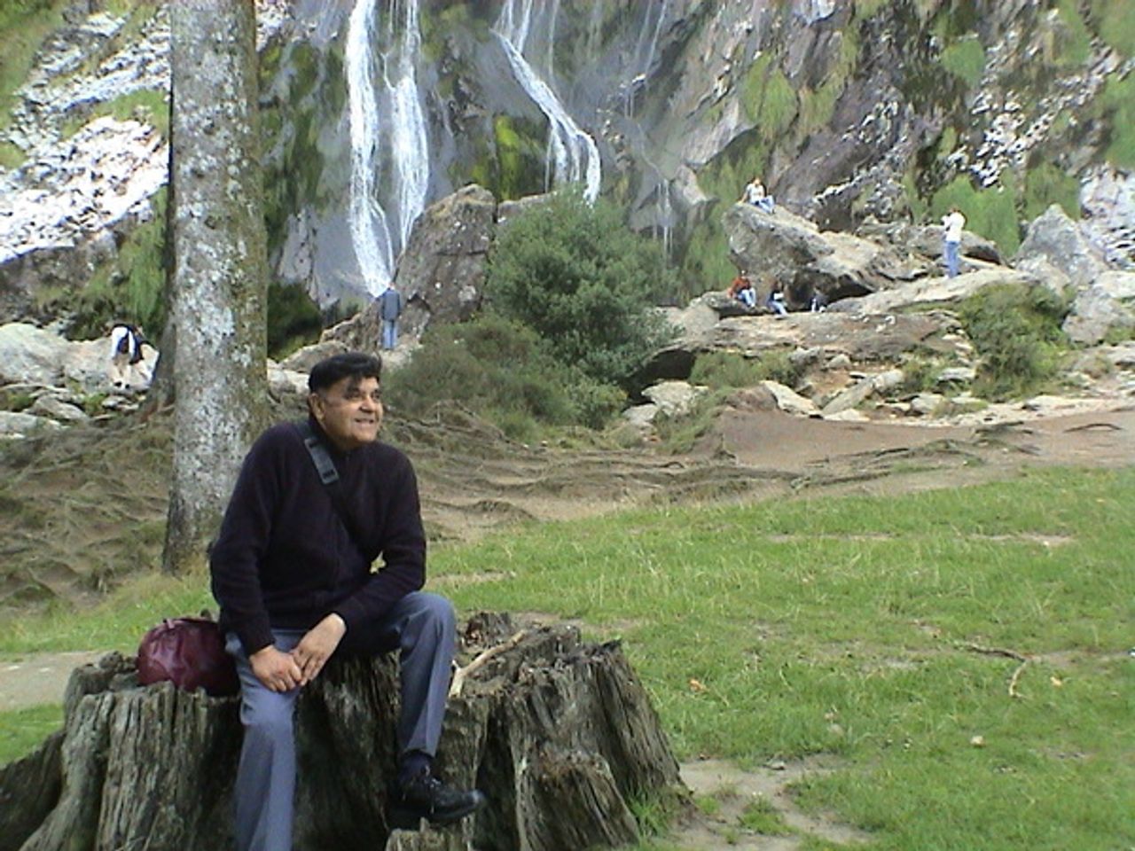 <p>JEAWON Dr. Sumanth (Jeeves) - March 31, 2012, beloved husband of Frances (Carmel), loving father to Ravind, Nisha and Sunita and brother to Yash, Rabikanth, Jugdeesh and Hemraj; will be sadly missed by all his relatives and friends in Ireland and South Africa. Reposing in Fanagans Funeral Directors, Lower Kimmage Road tomorrow (Wednesday) from 2 o'clock Prayers at 12 o'clock on Thursday followed by burial in Mount Jerome Cemetery. No flowers please. Donations instead to The Irish Heart Foundation. House Private.</p>