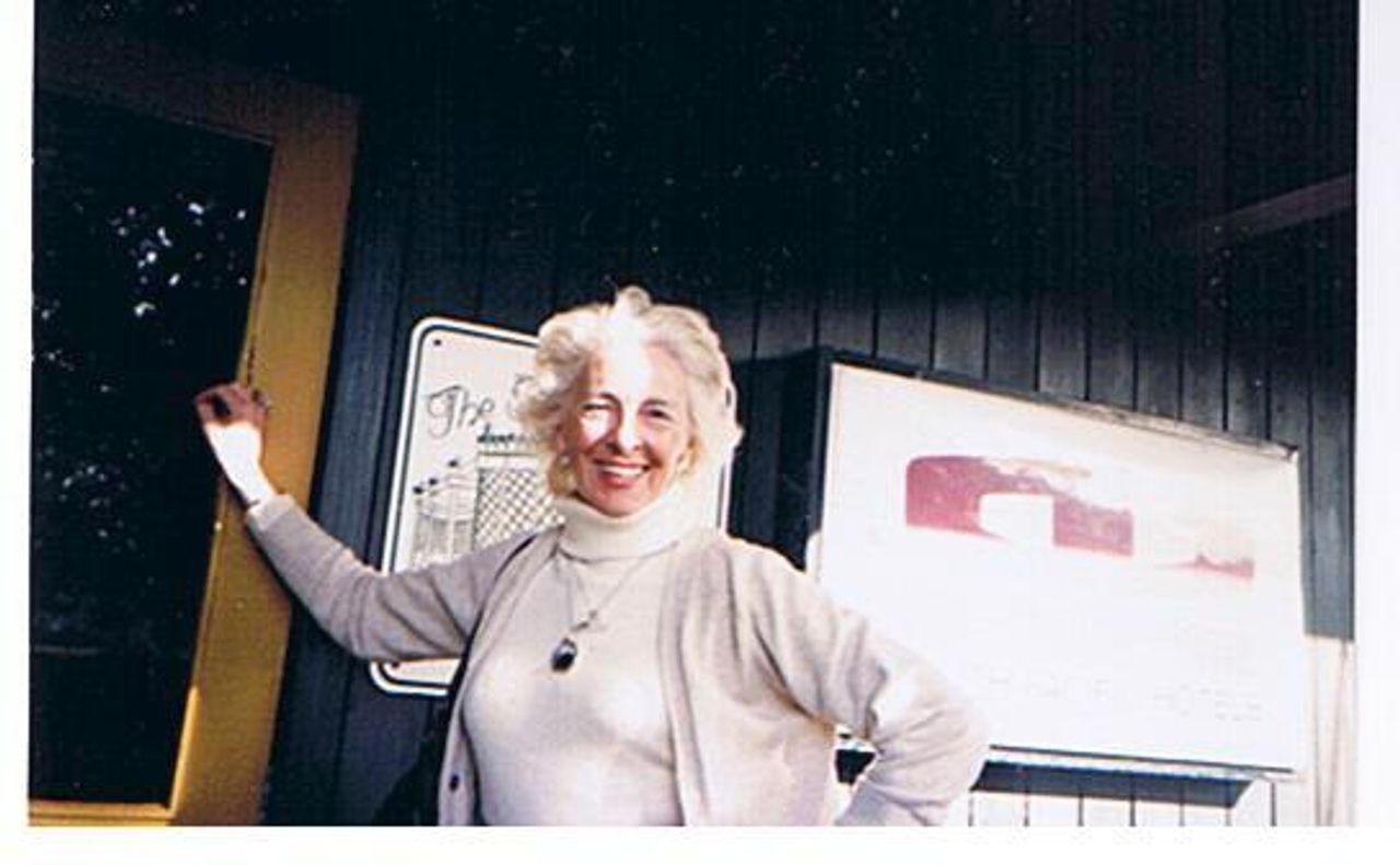 <p>DOBBS Elizabeth (Fourth Anniversary) - Today as every day, Gay, Simon, Julie, Rory and our families, remember our darling Lizzie with all our love.</p>